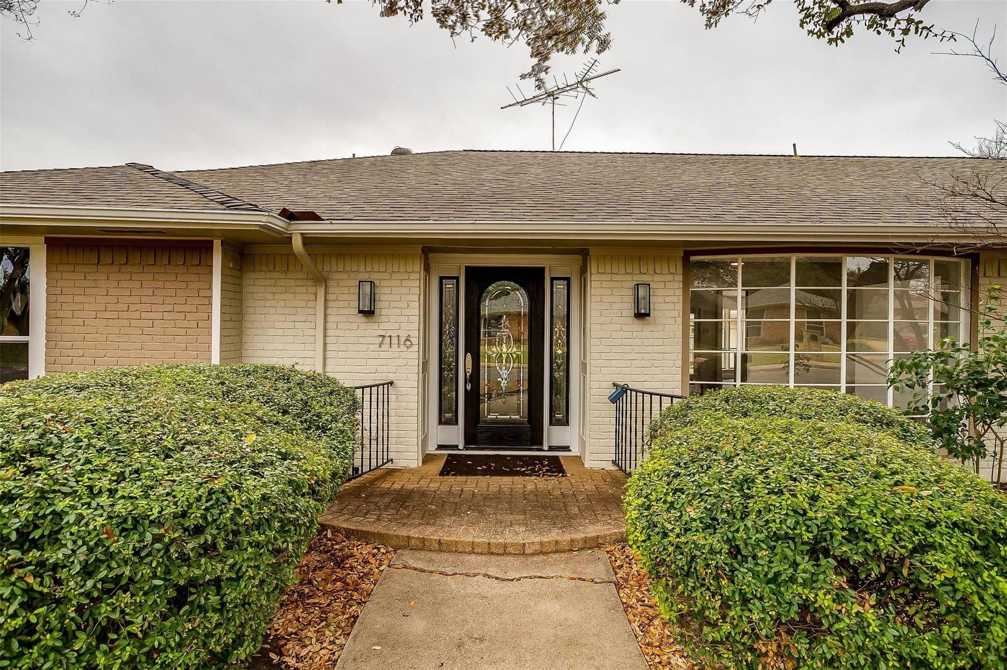 Dallas, TX 75248,7116 Town Bluff DR