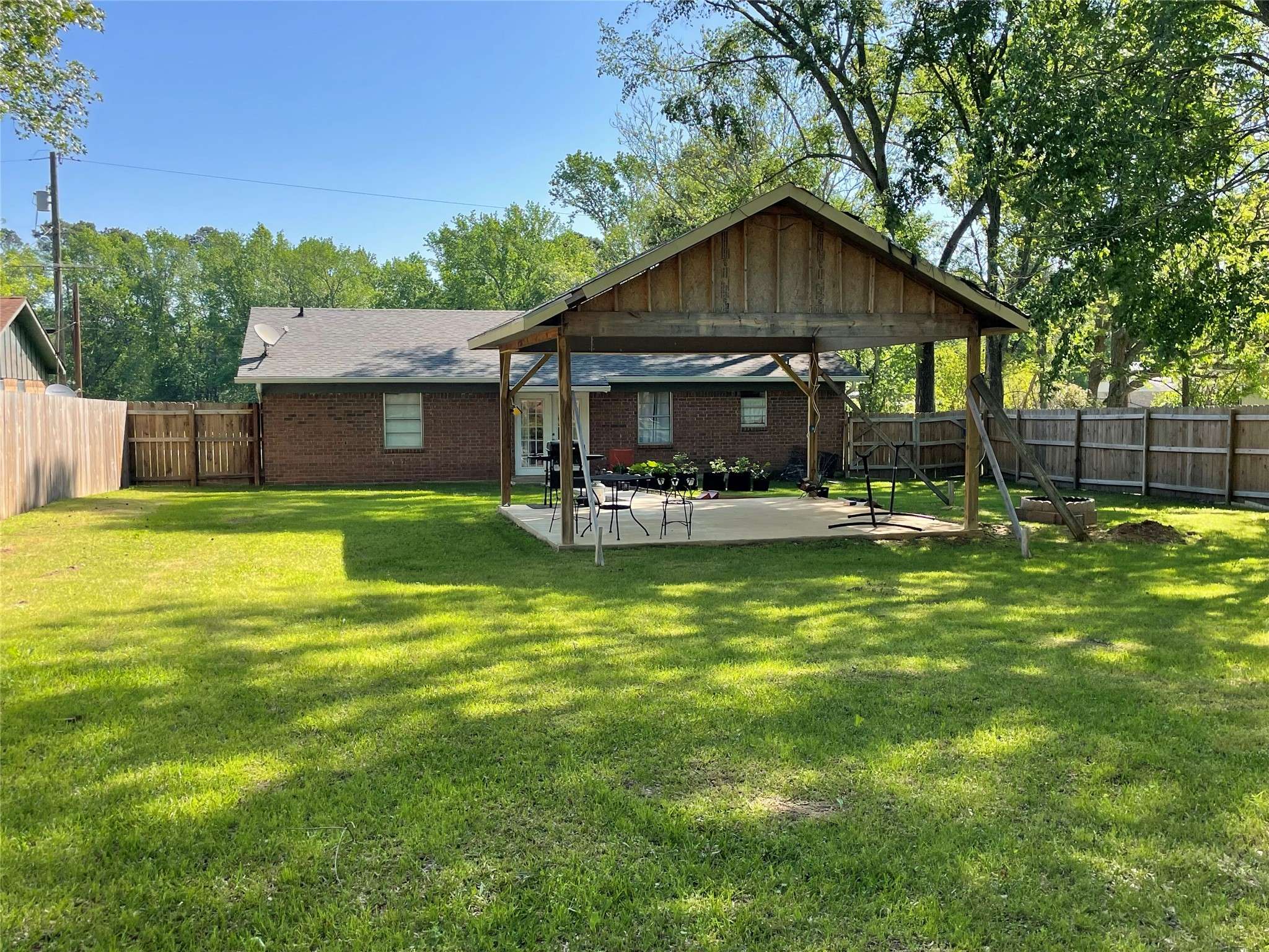 Arp, TX 75750,112 Allen ST