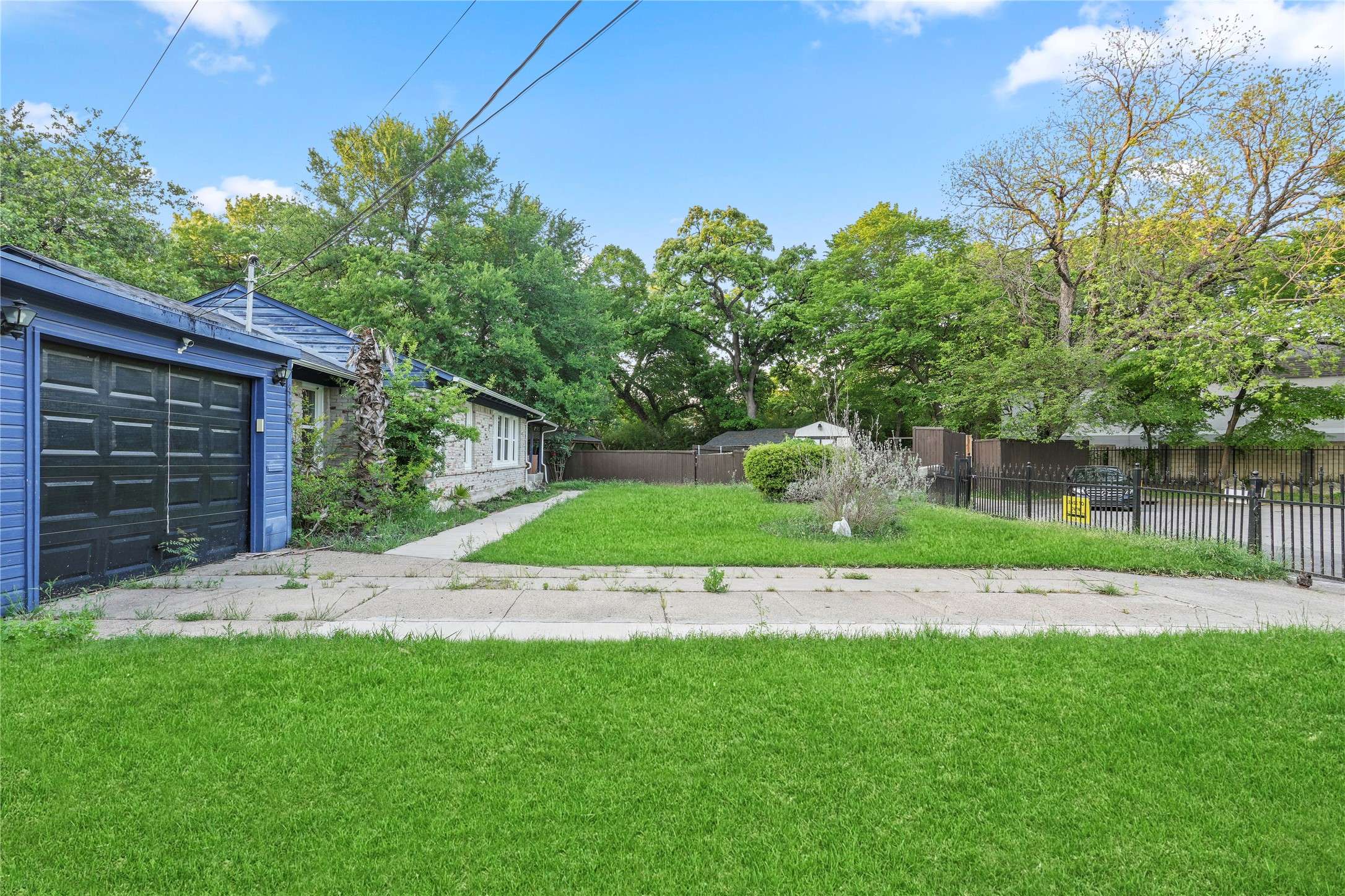 Dallas, TX 75211,445 N Cavender ST