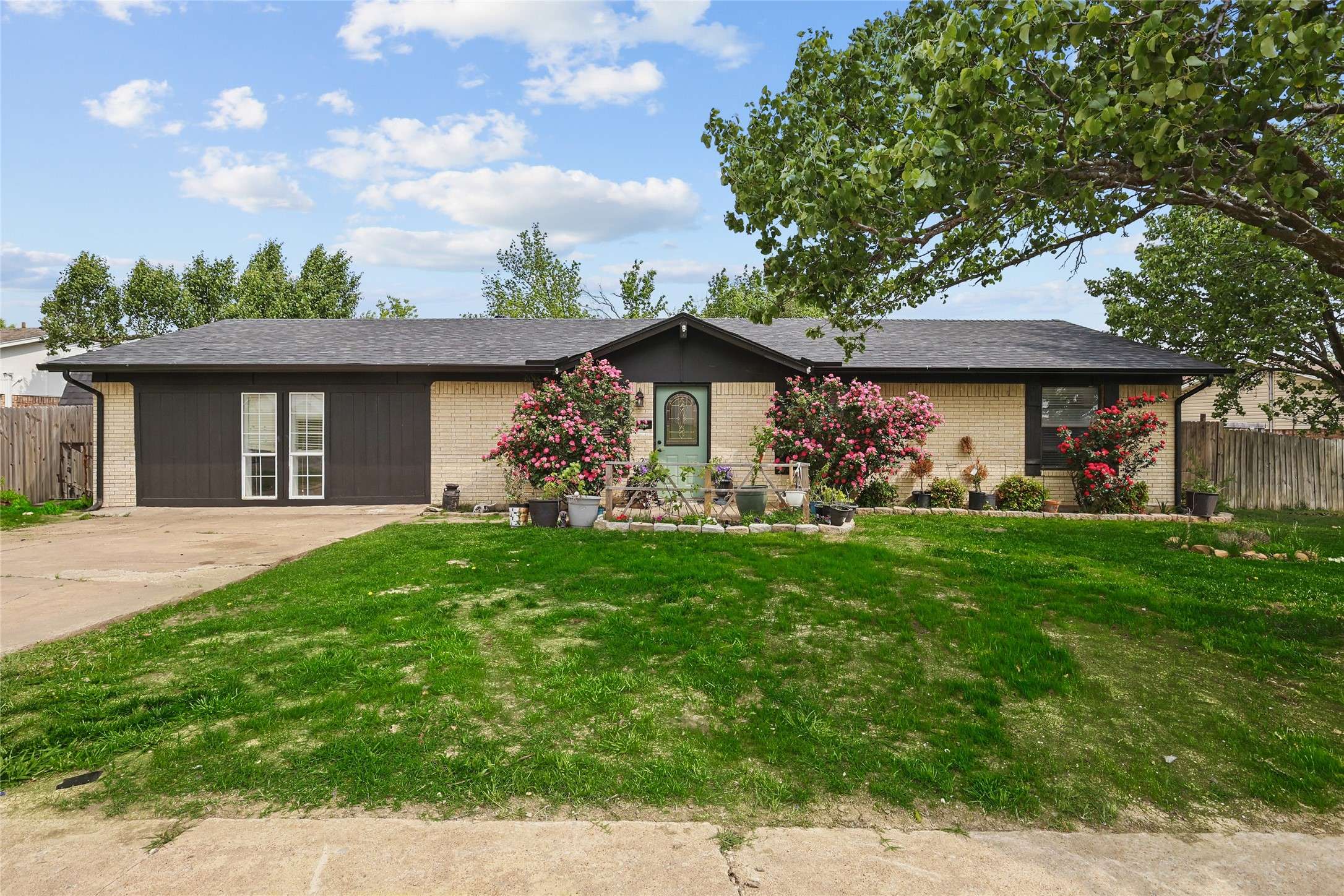 Howe, TX 75459,802 S Western Hills DR