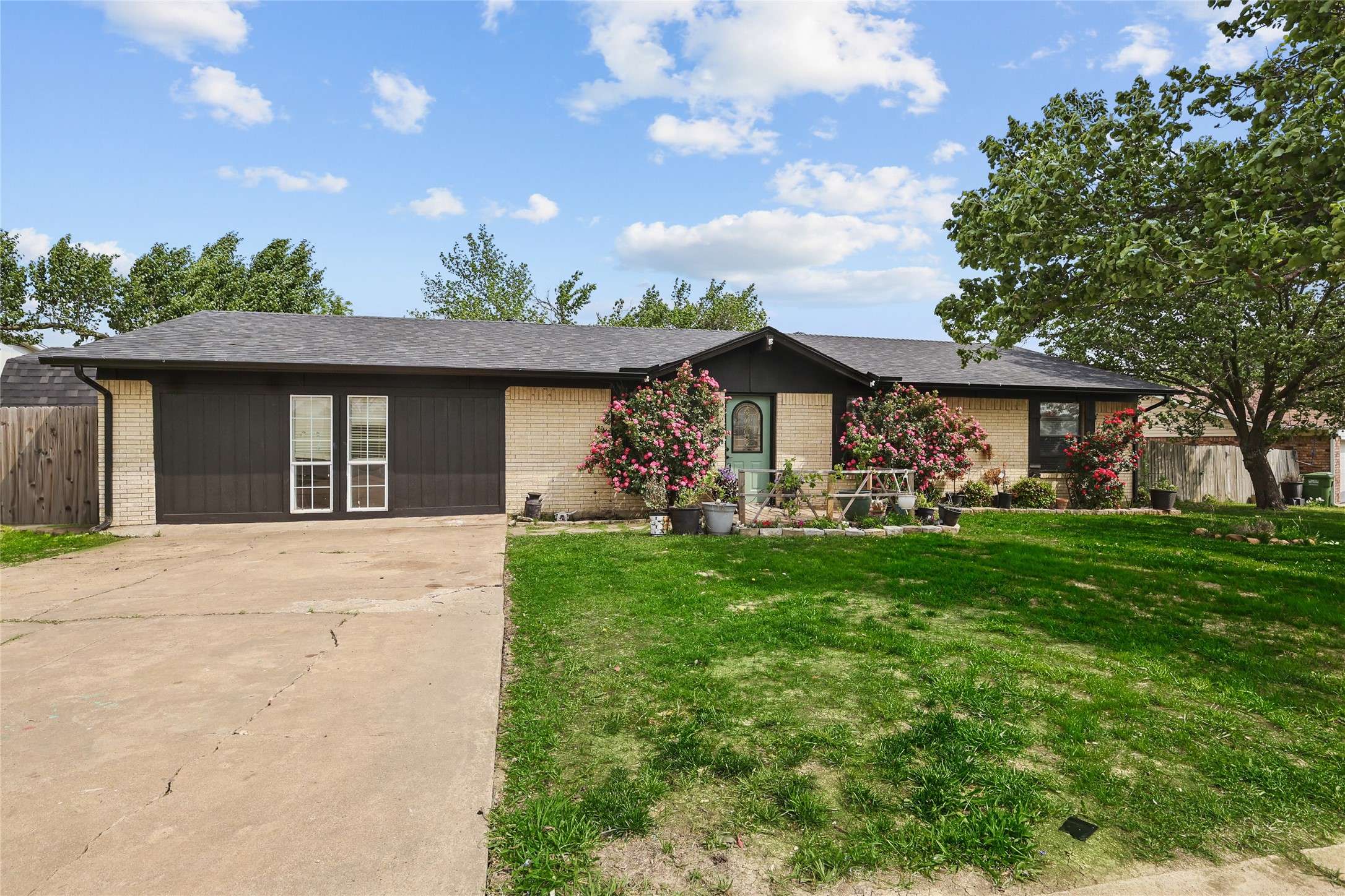 Howe, TX 75459,802 S Western Hills DR