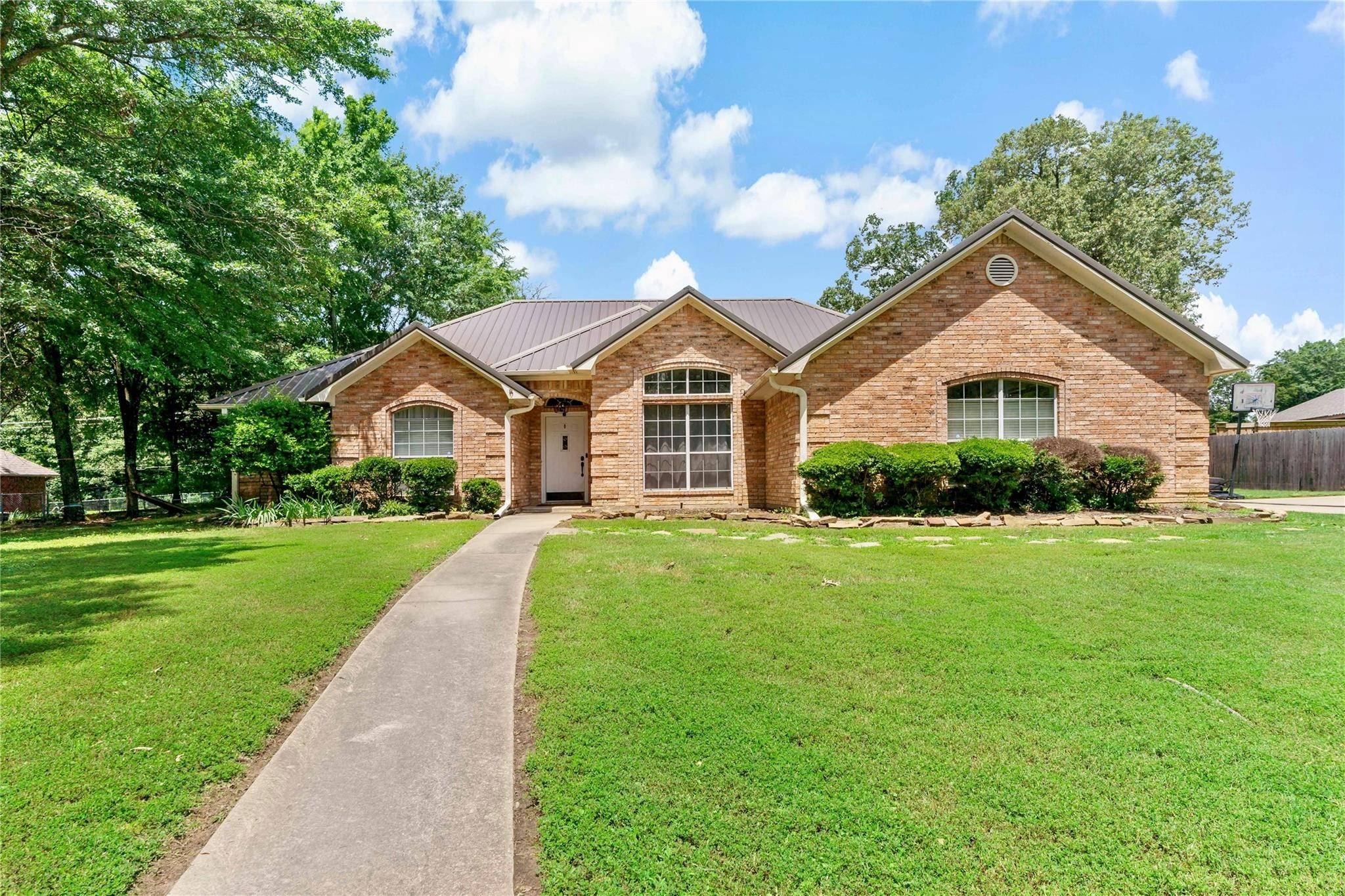 Powderly, TX 75473,296 Oak Hill DR
