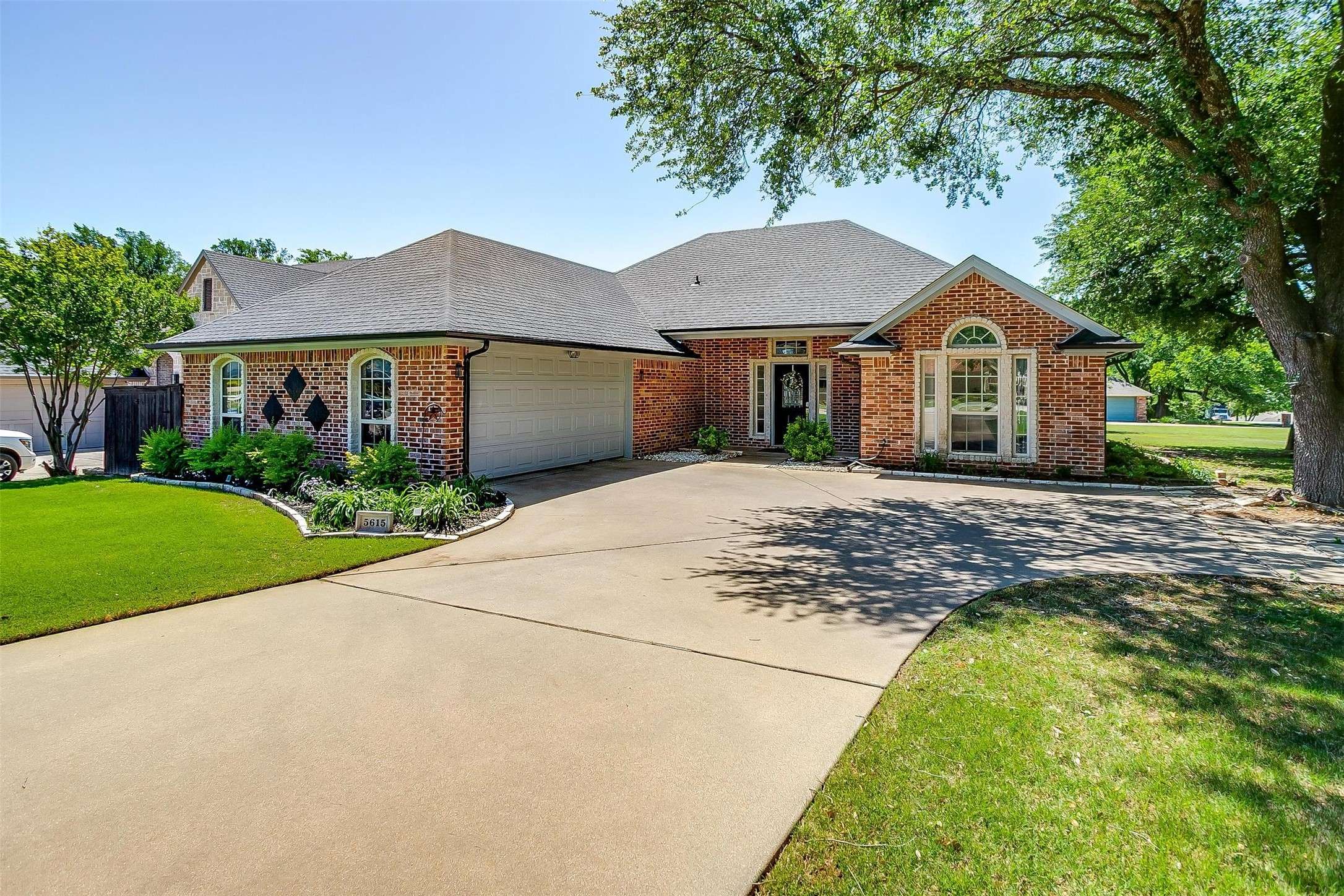 De Cordova, TX 76049,5615 Cuero DR