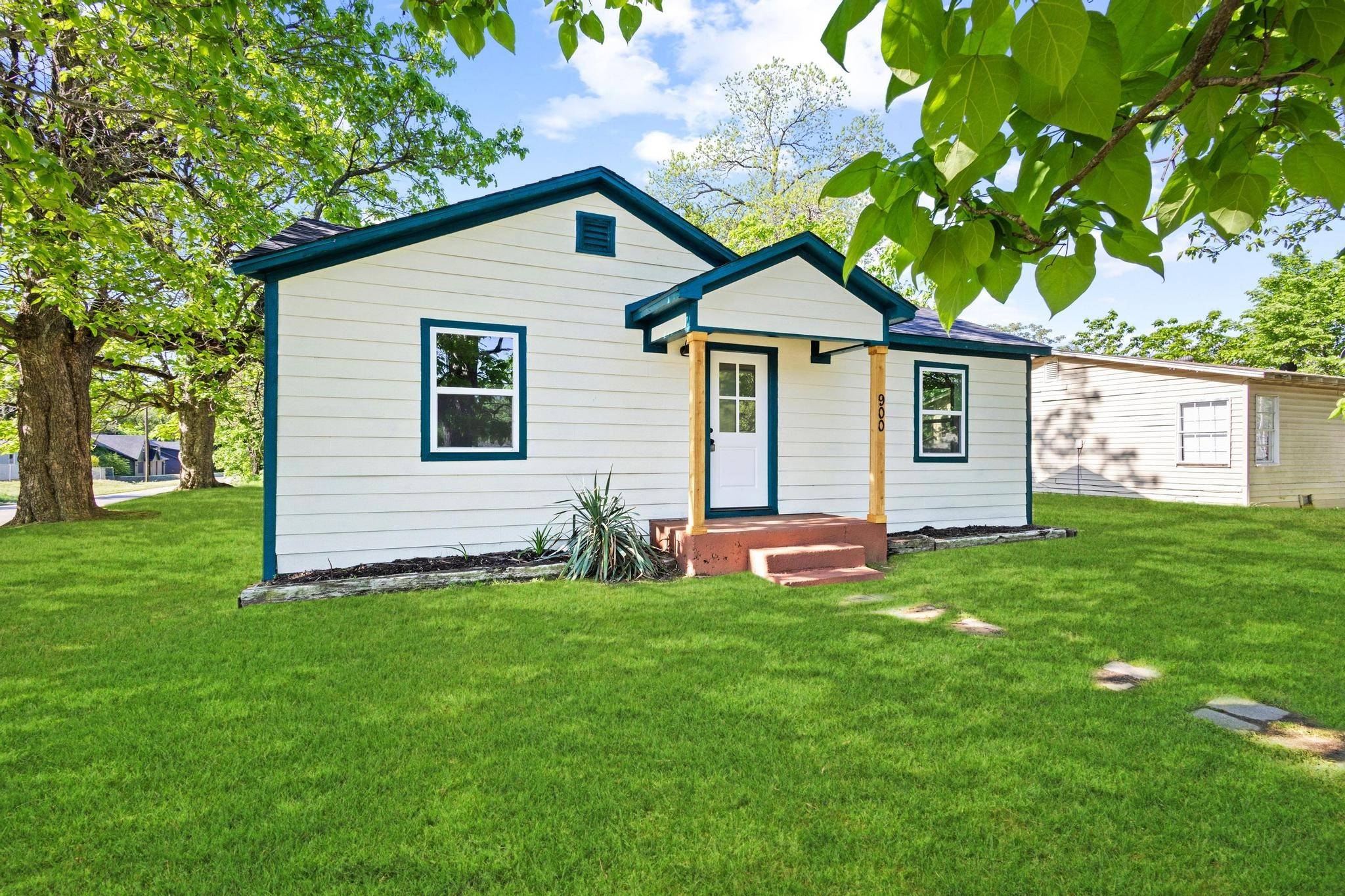 Denison, TX 75020,900 W Coffin ST