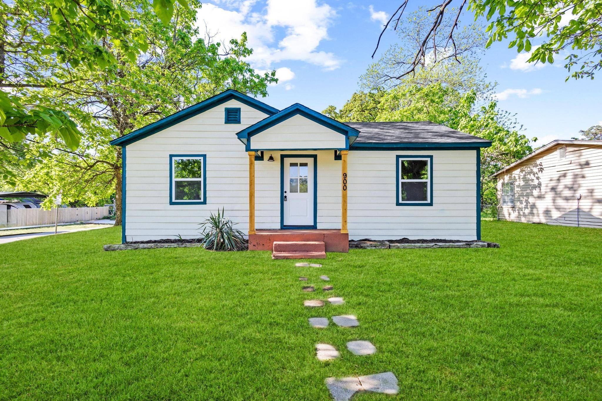 Denison, TX 75020,900 W Coffin ST