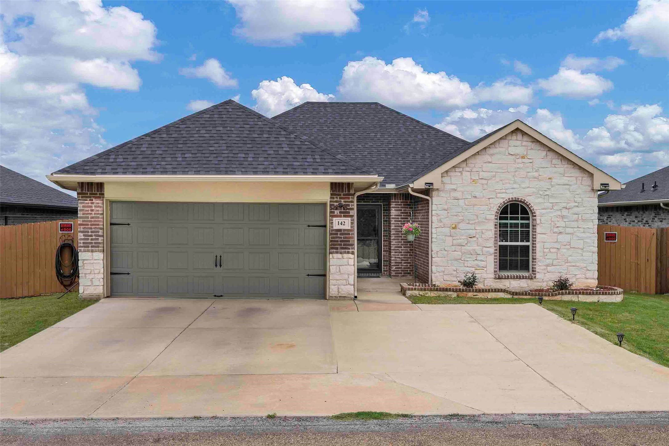 Mabank, TX 75147,142 Lawndale LN