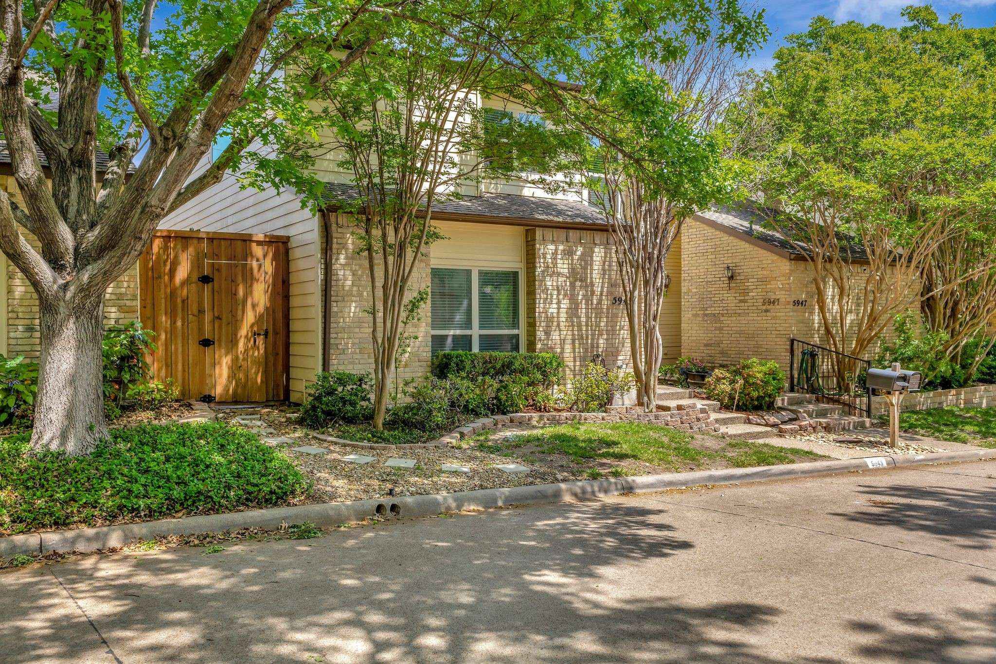 Dallas, TX 75240,5943 Preston Valley DR