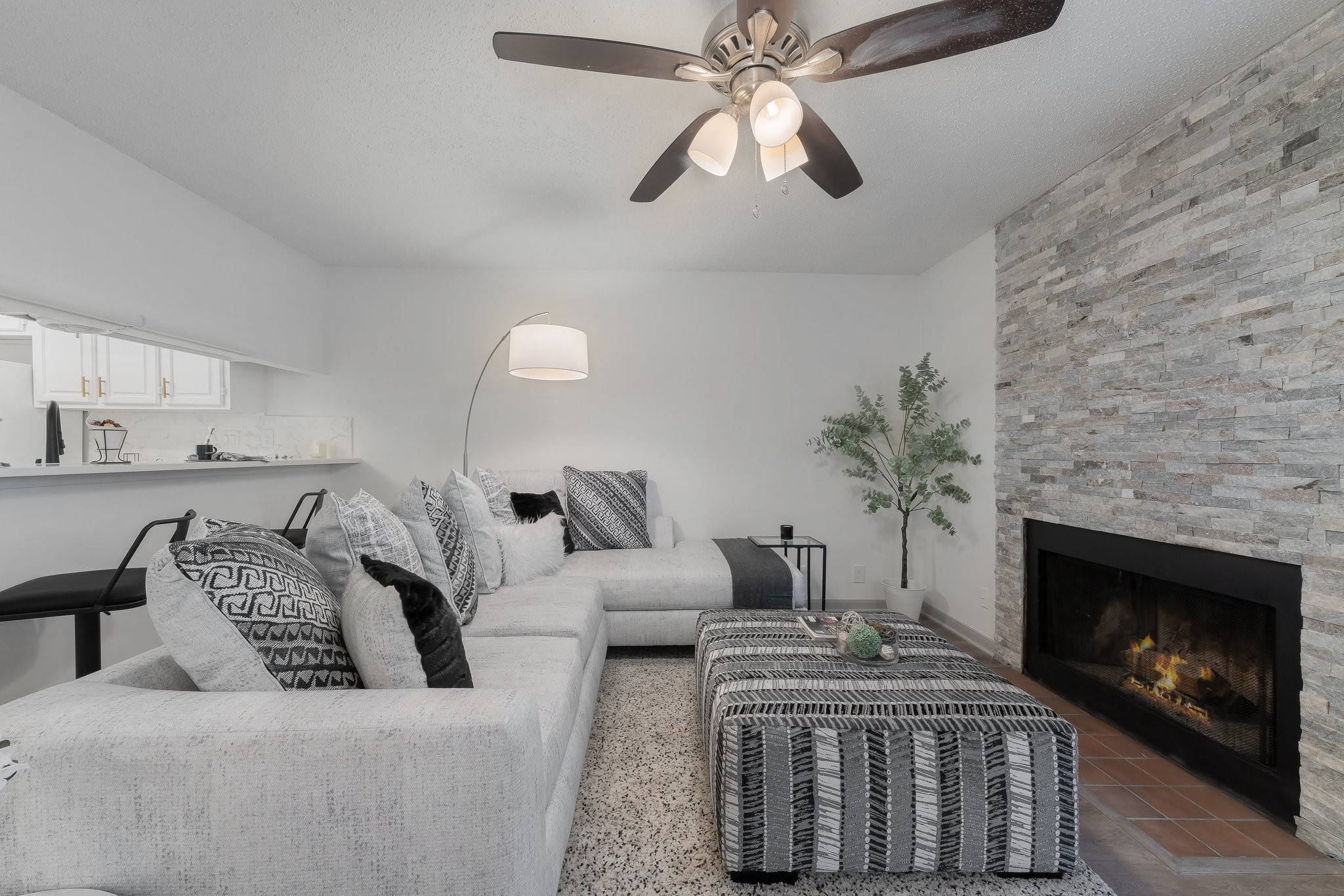 Dallas, TX 75248,5981 Arapaho RD #305