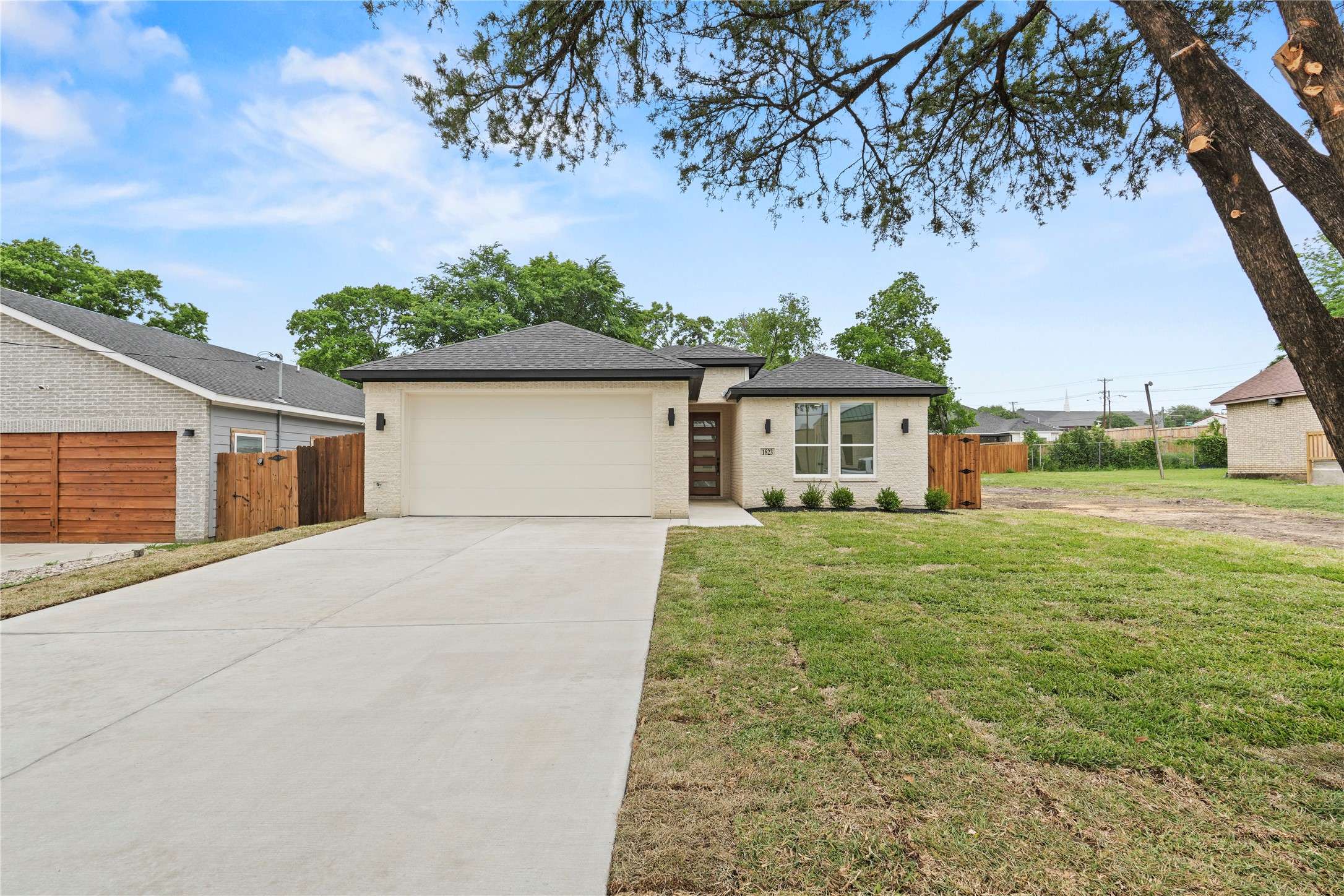 Dallas, TX 75216,1823 Paducah AVE