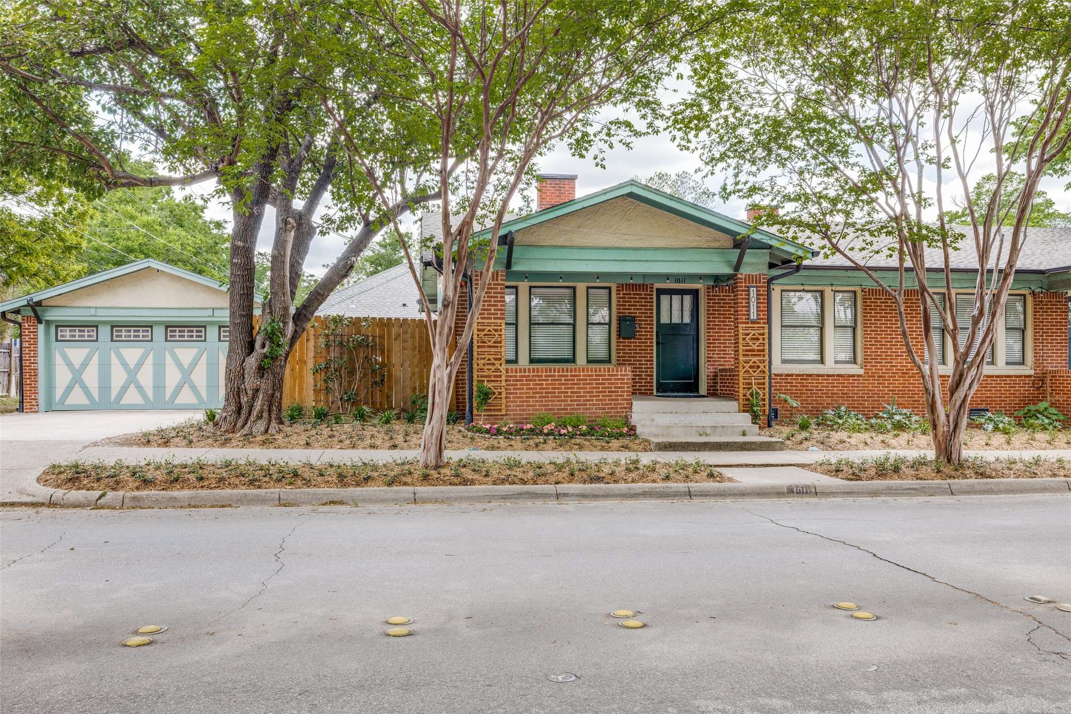 Fort Worth, TX 76110,1011 W Allen AVE