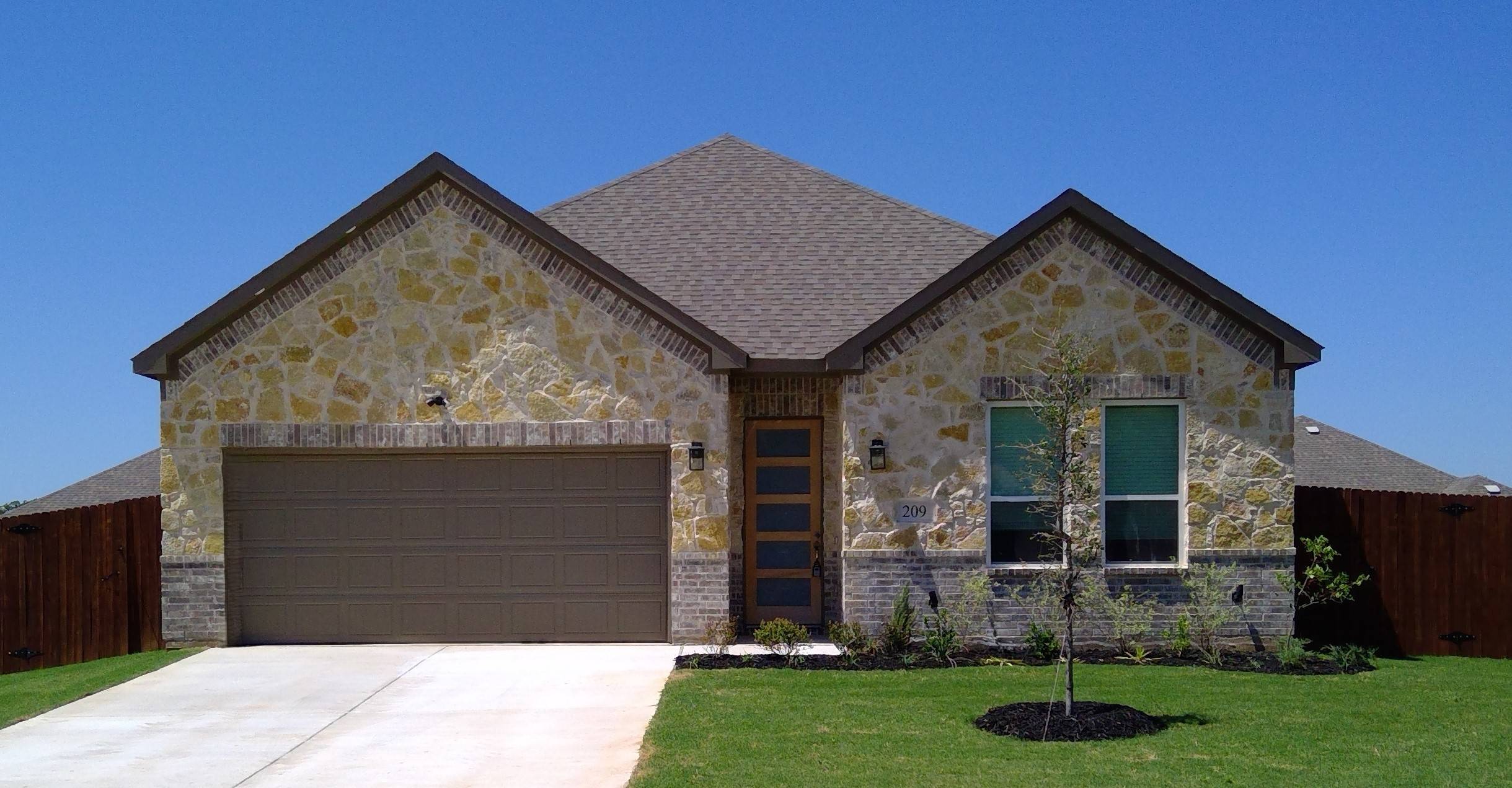 Azle, TX 76020,209 Rosemary DR