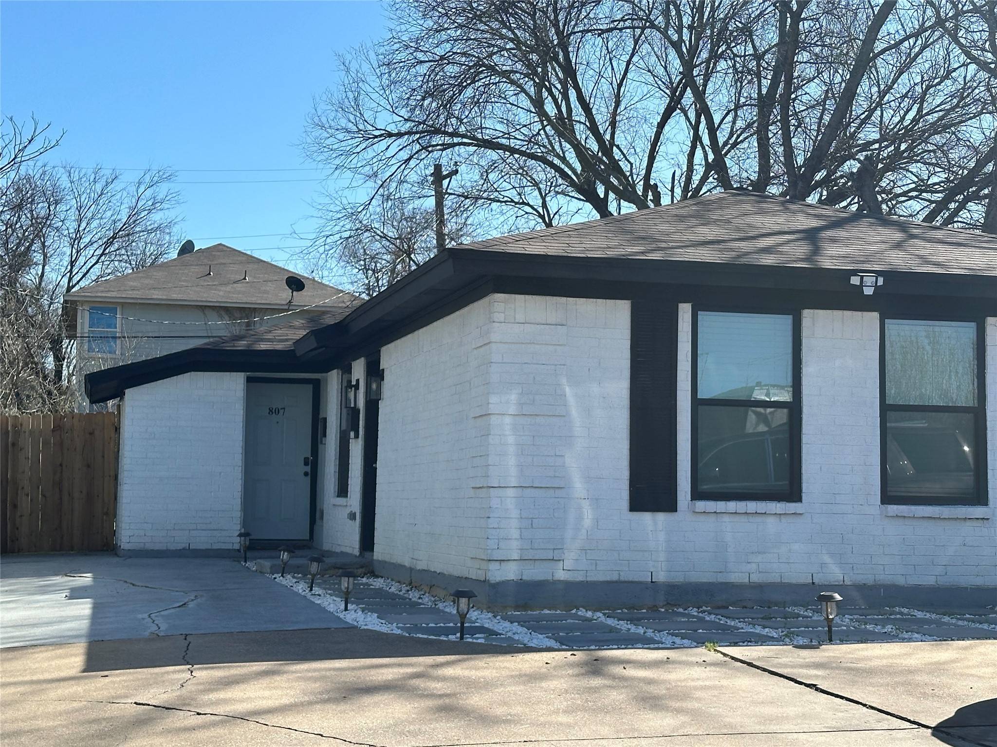 Fort Worth, TX 76115,809 W Broadus AVE