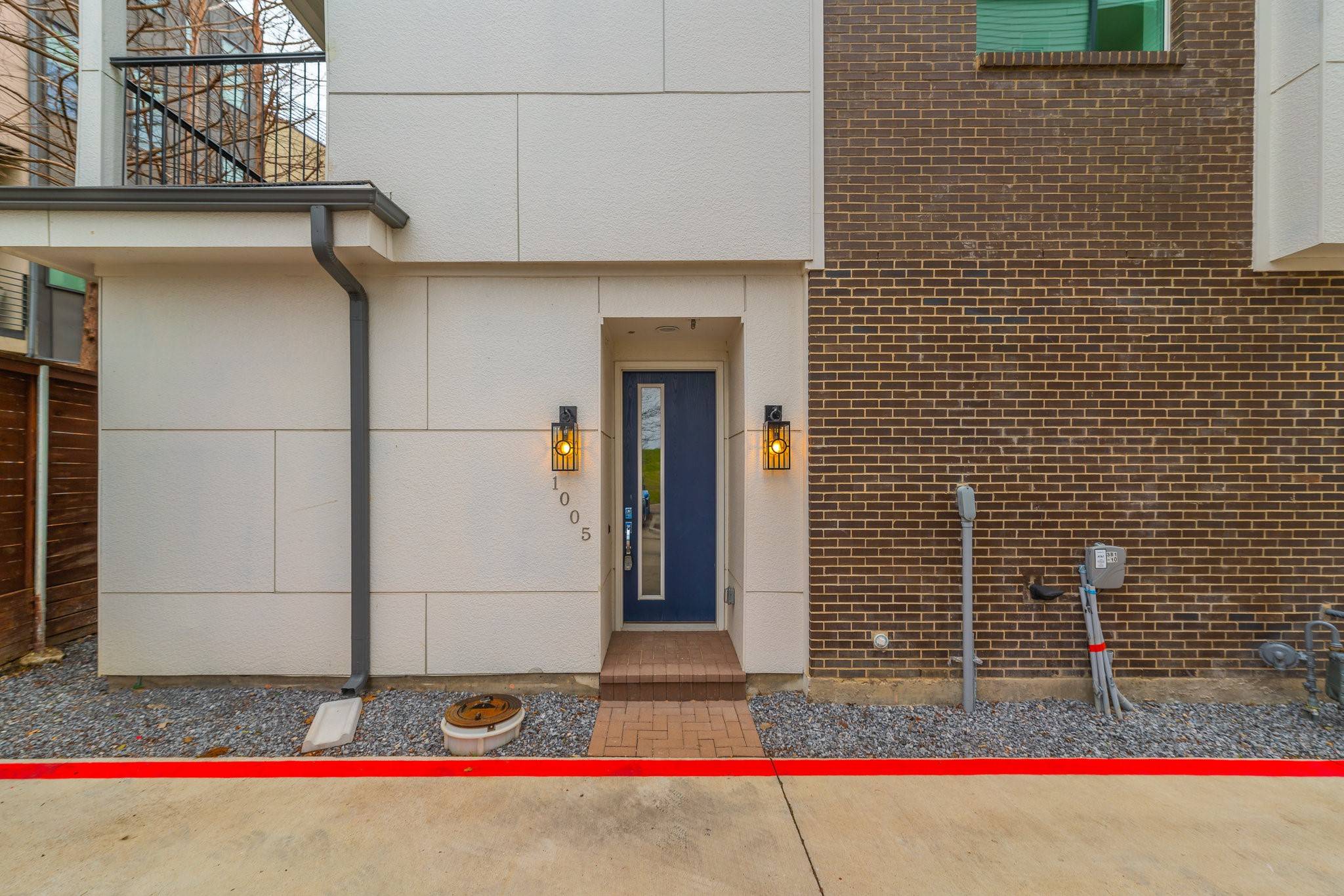 Dallas, TX 75203,381 E Greenbriar LN #1005