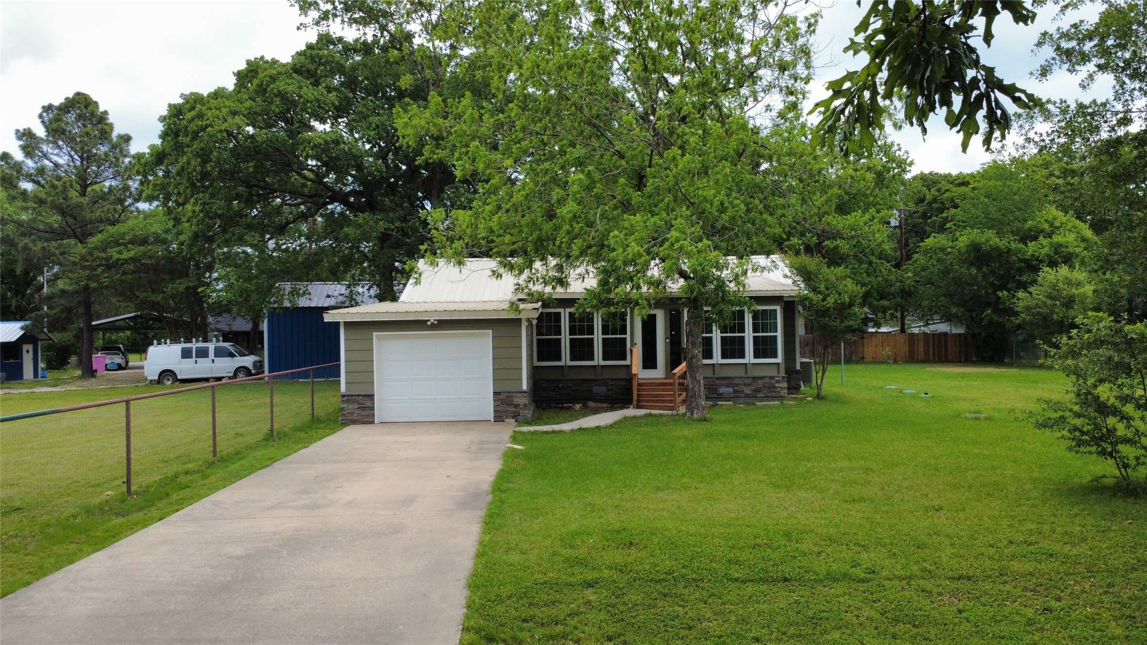 Quinlan, TX 75474,9407 Ash LN
