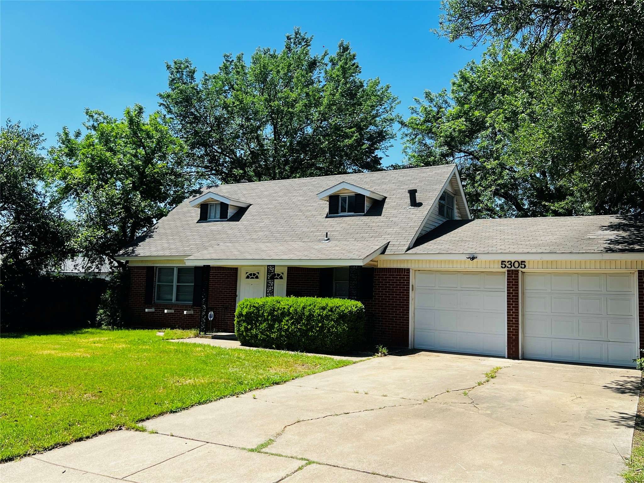 North Richland Hills, TX 76180,5305 Roberta DR