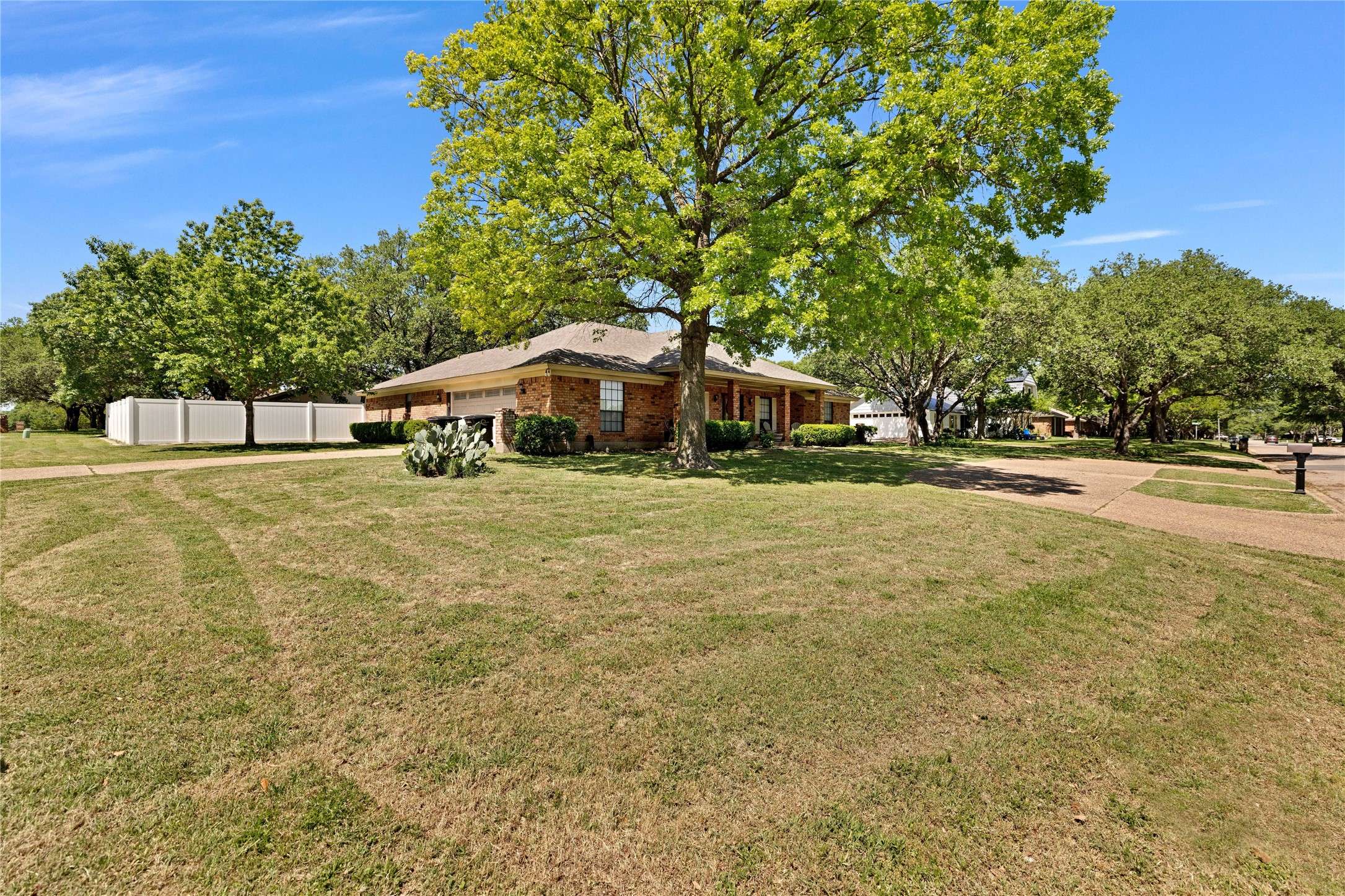 Cleburne, TX 76033,704 Hyde Park BLVD