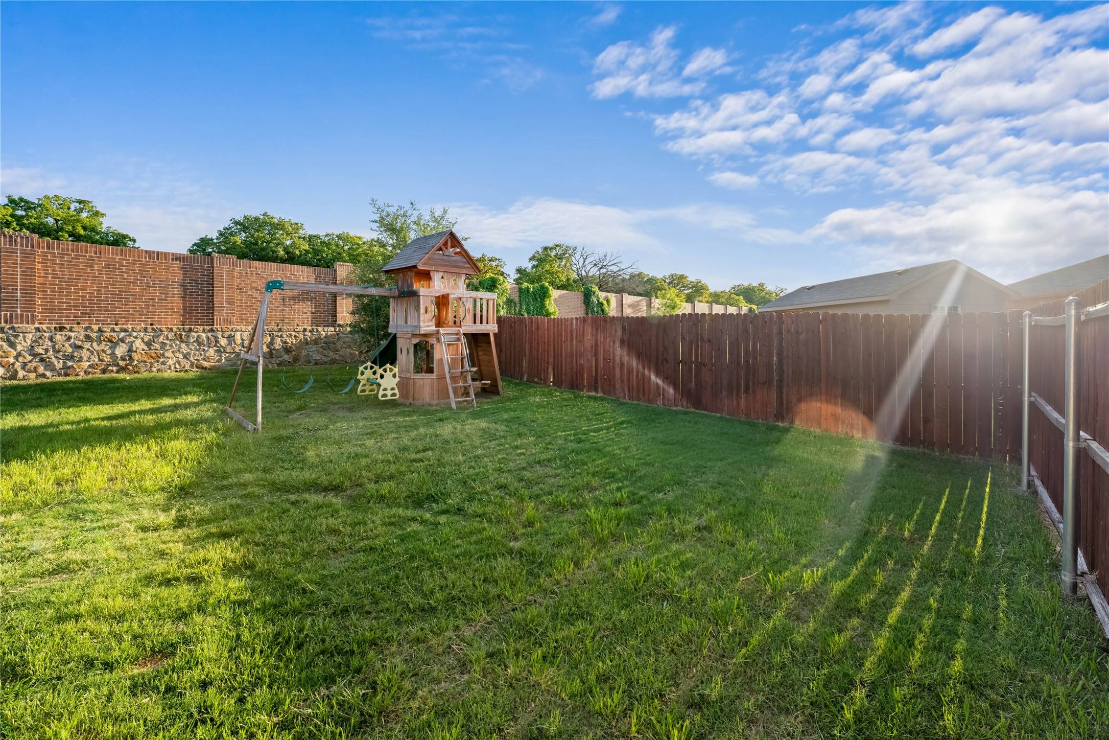 Azle, TX 76020,1064 Mooring DR