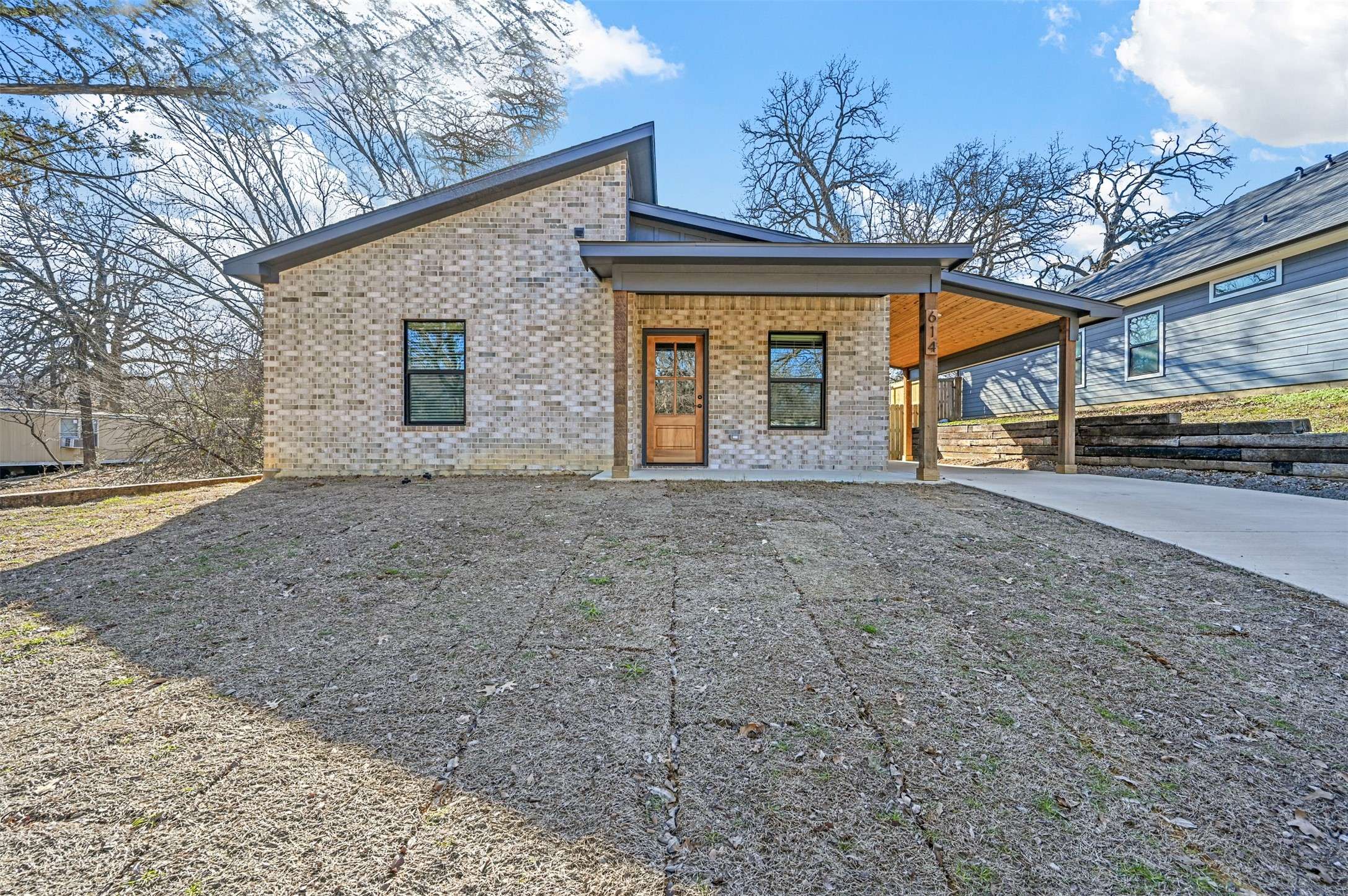 Denison, TX 75021,614 E Shepherd ST
