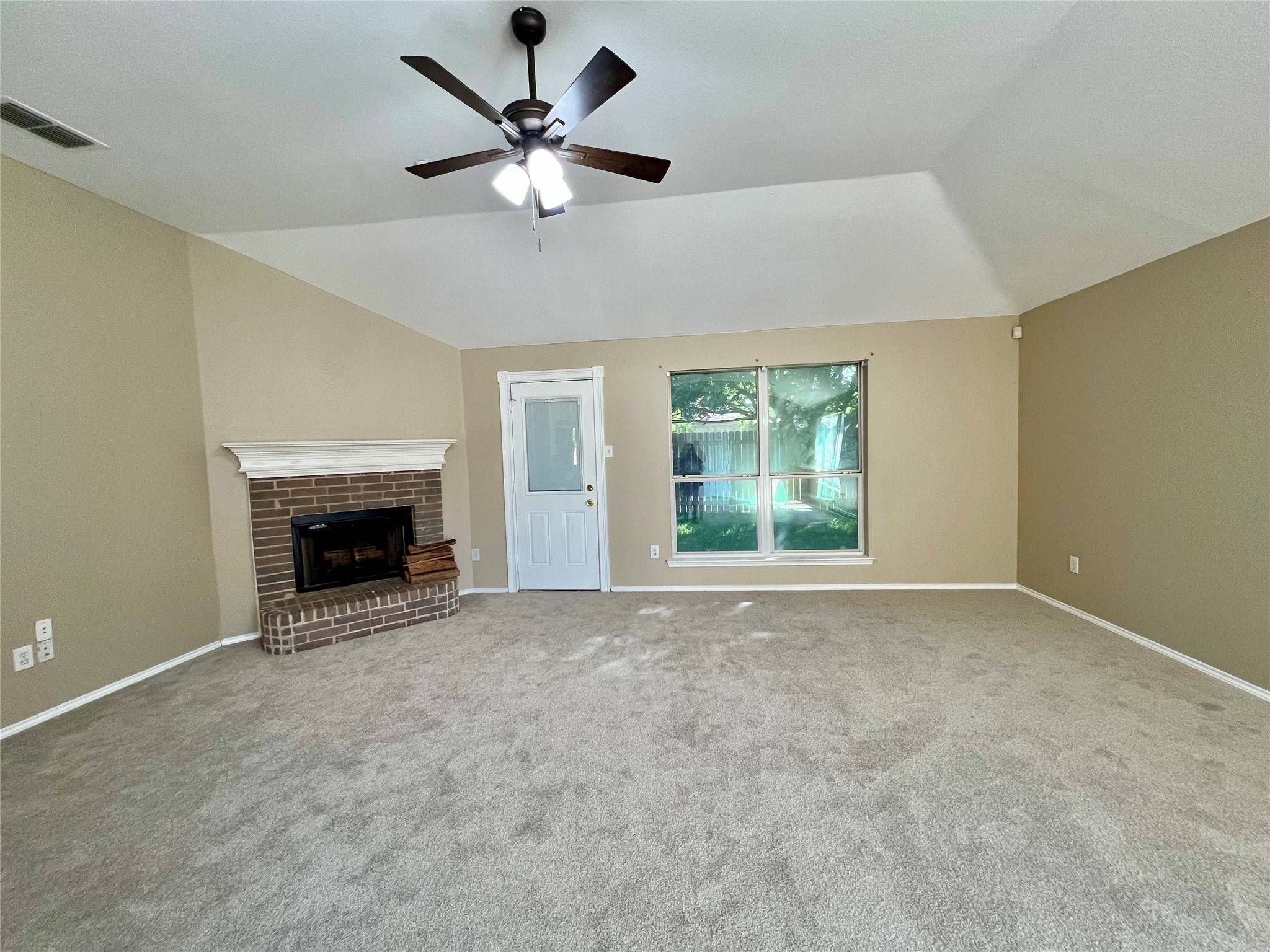Burleson, TX 76028,525 Reagan LN
