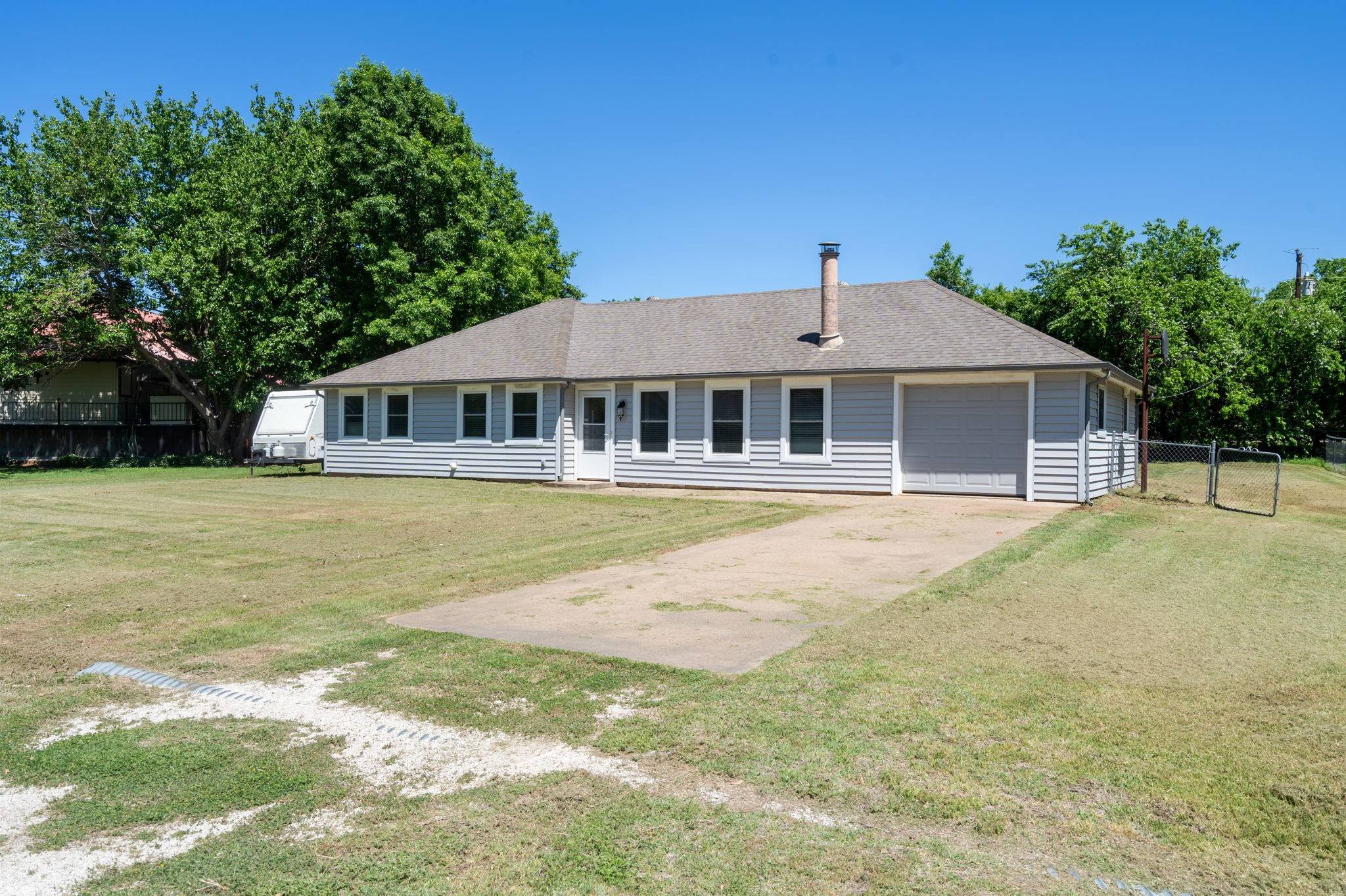 Granbury, TX 76049,917 Charles CT
