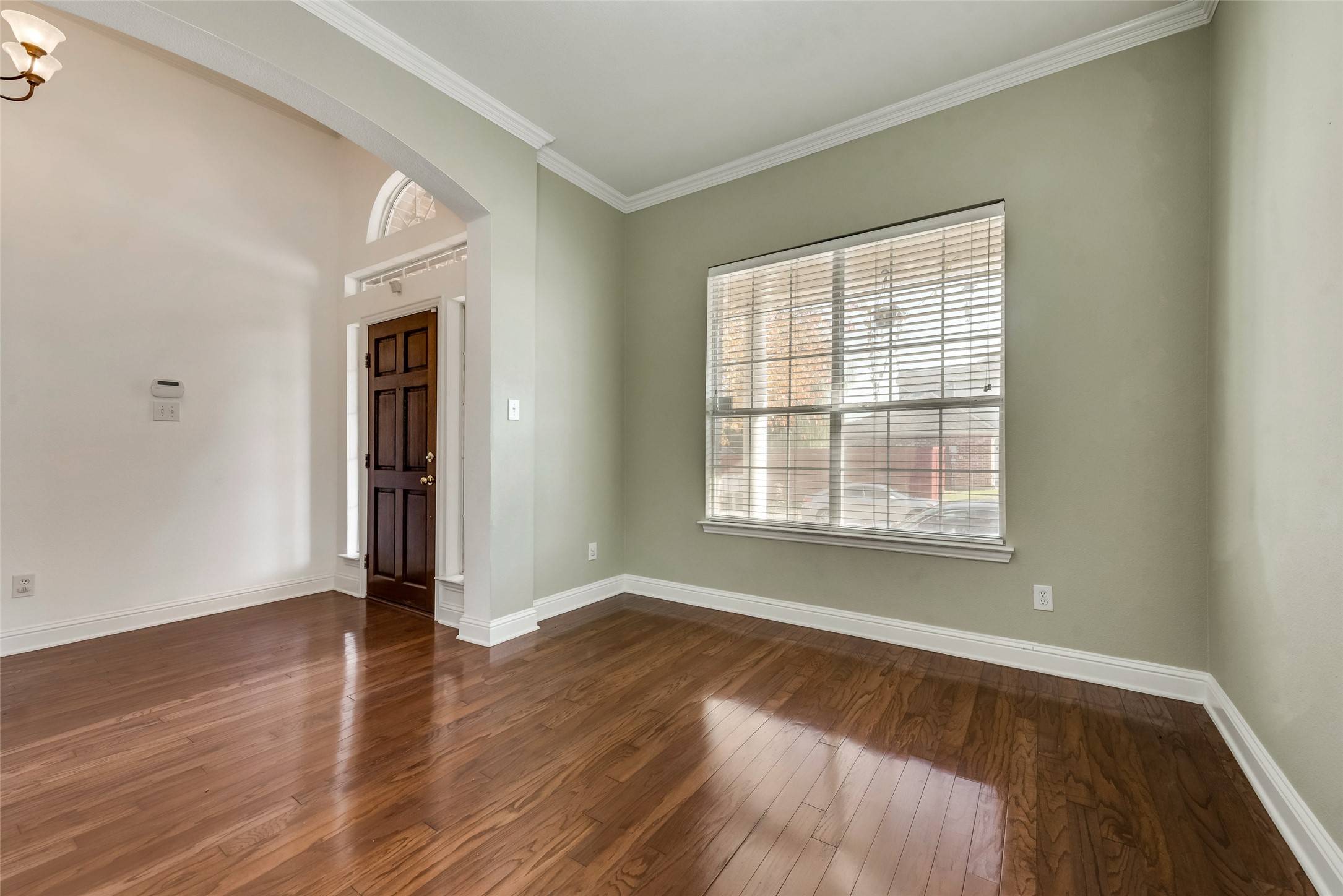 Irving, TX 75063,555 Southridge WAY