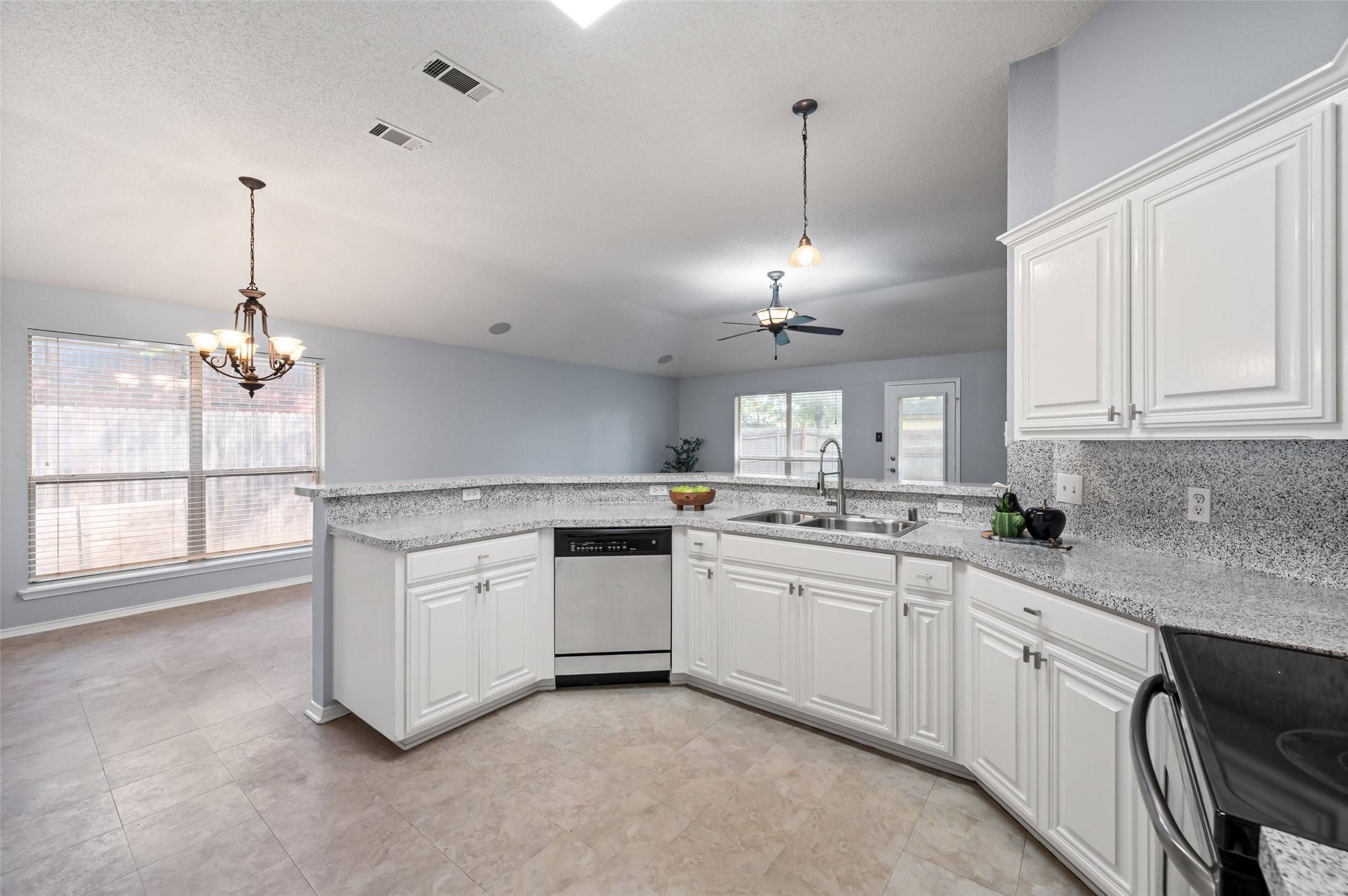 Mansfield, TX 76063,902 Parkhill DR