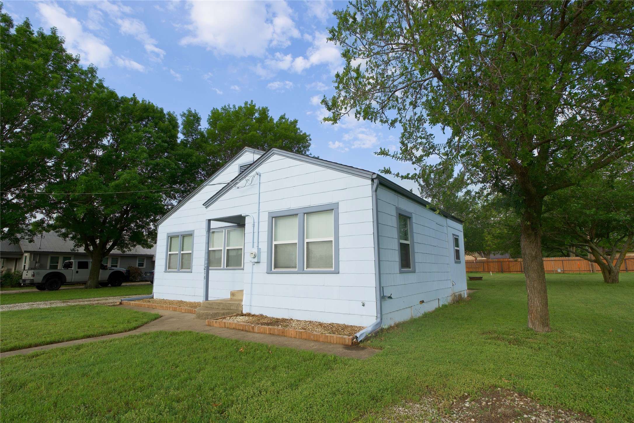 Muenster, TX 76252,216 S Mesquite ST