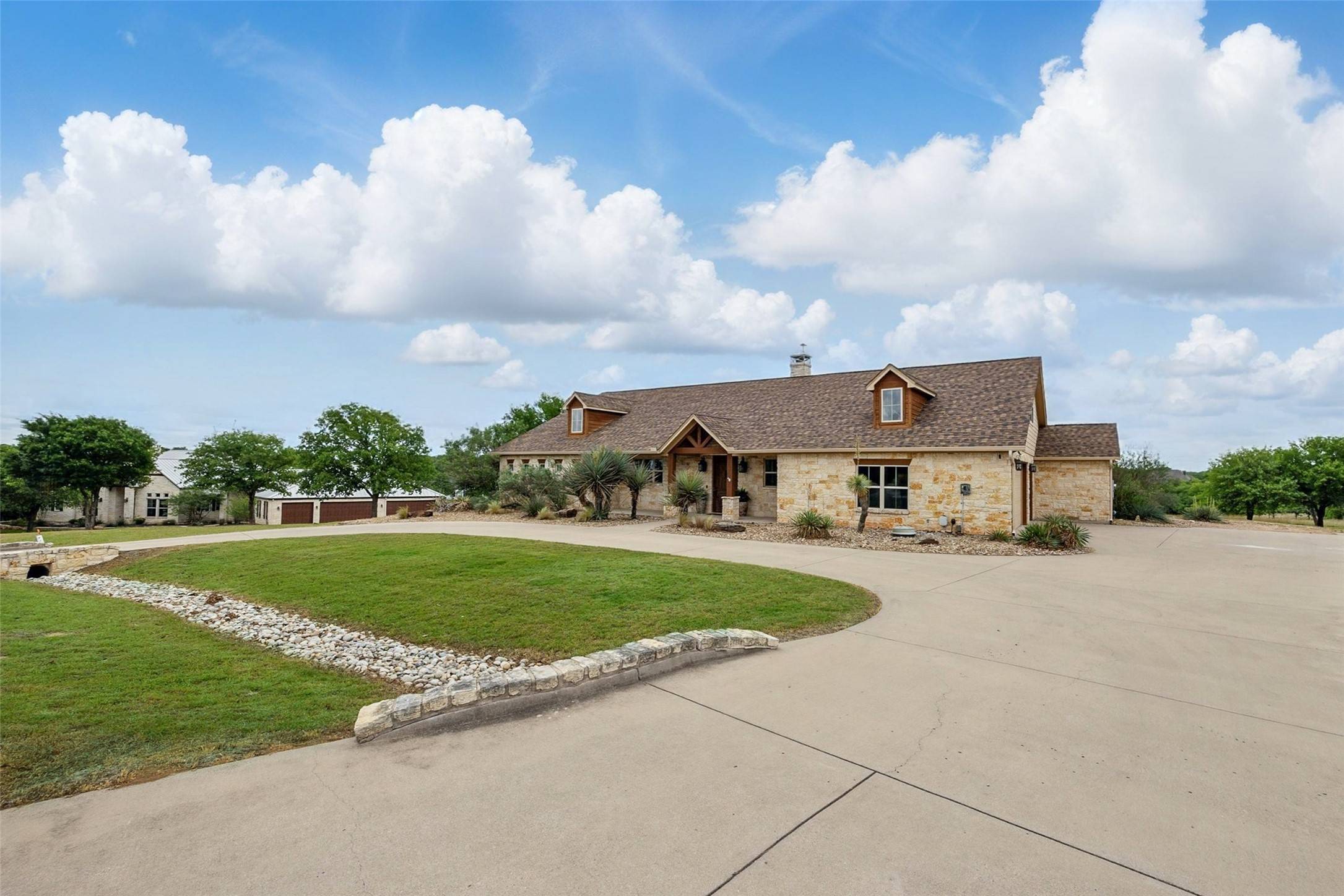 Lipan, TX 76462,727 S Sugartree DR