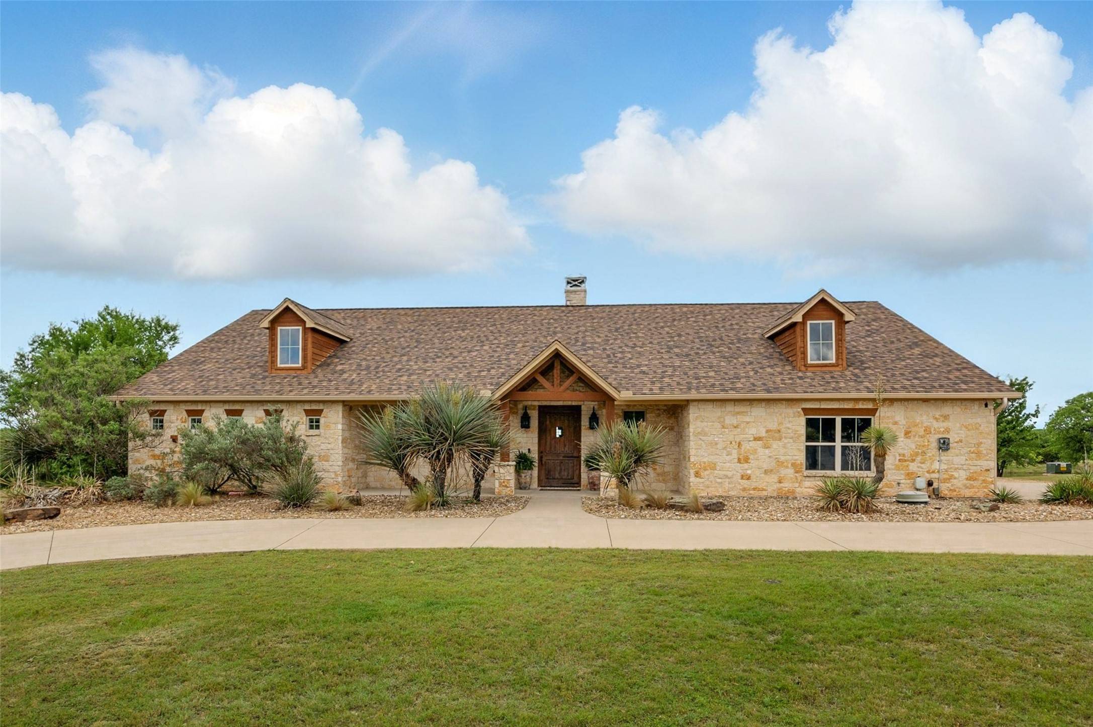Lipan, TX 76462,727 S Sugartree DR