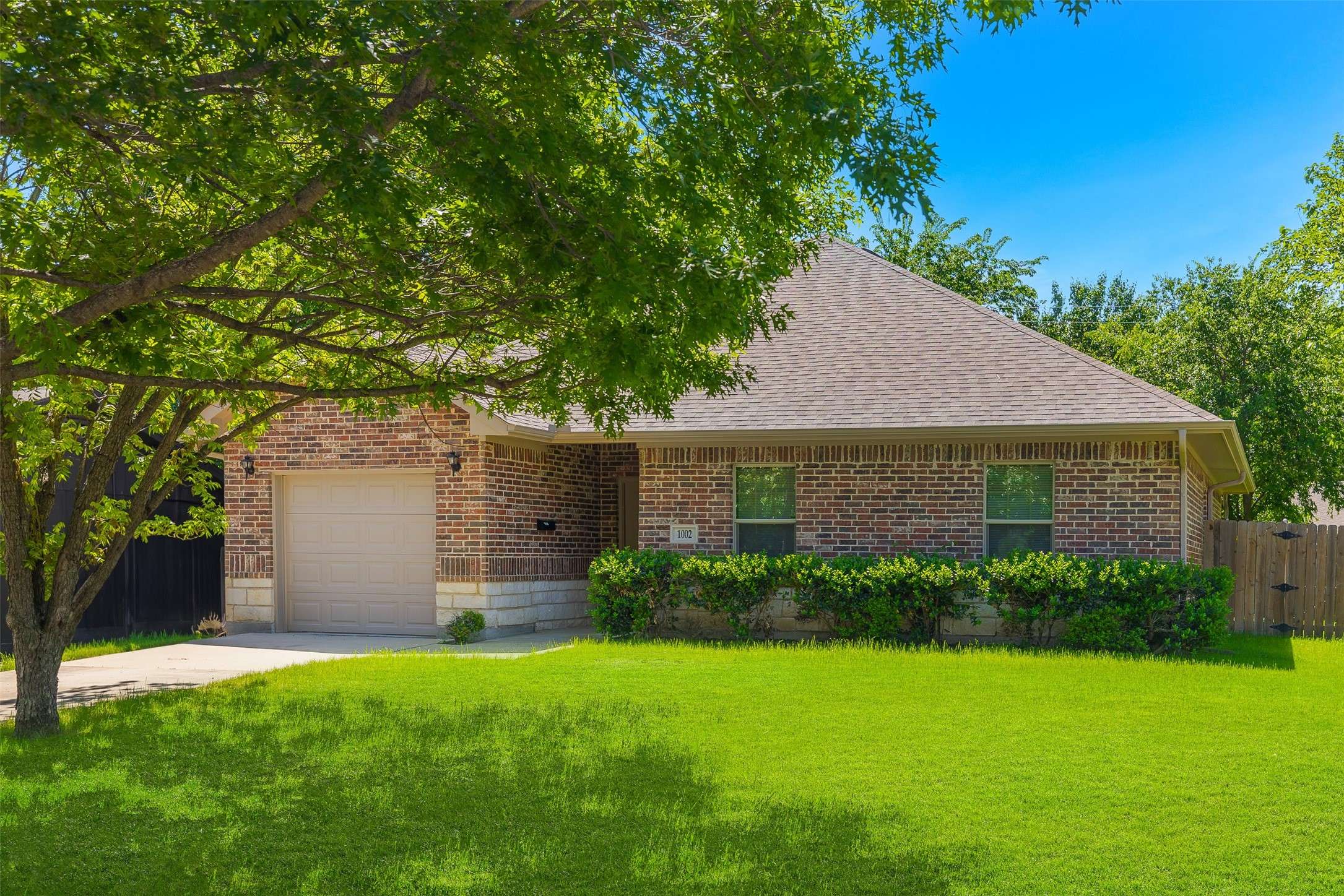 Garland, TX 75040,1002 Susan DR