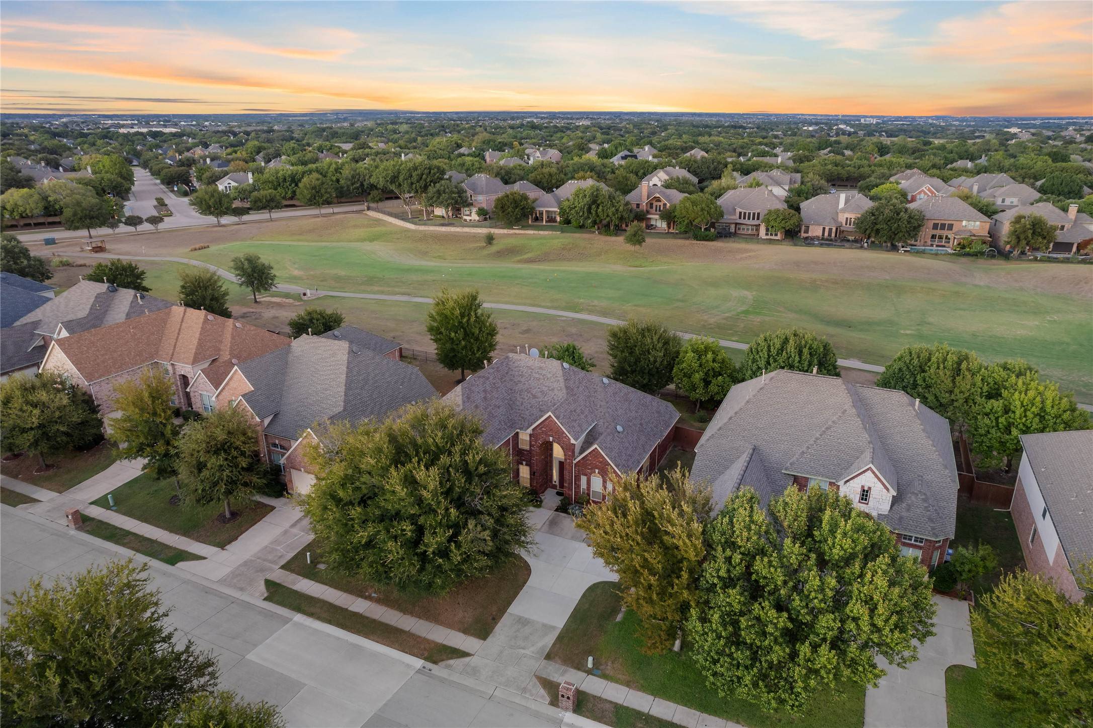 Mckinney, TX 75072,913 Royal Oaks DR