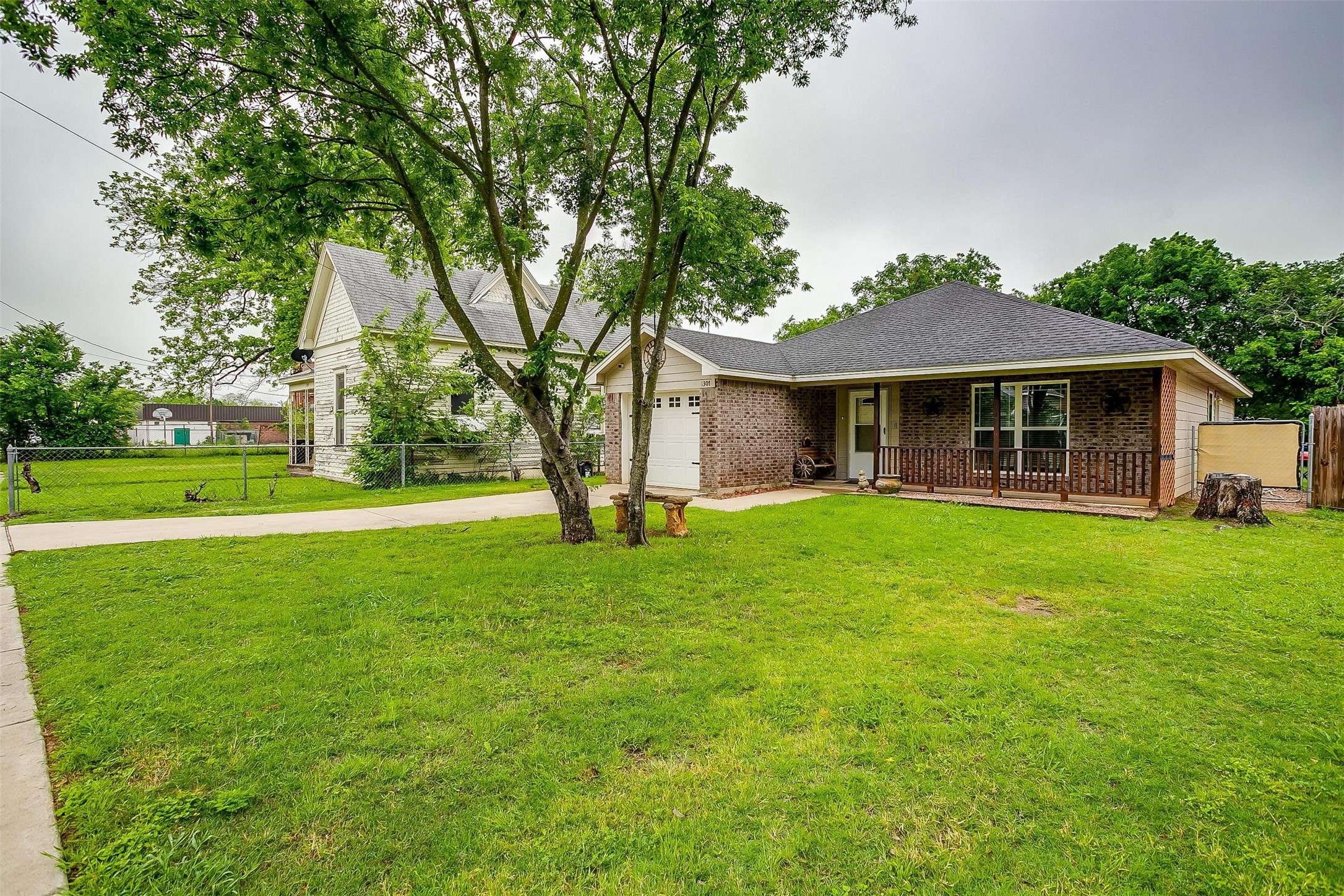 Cleburne, TX 76031,1307 N Robinson ST