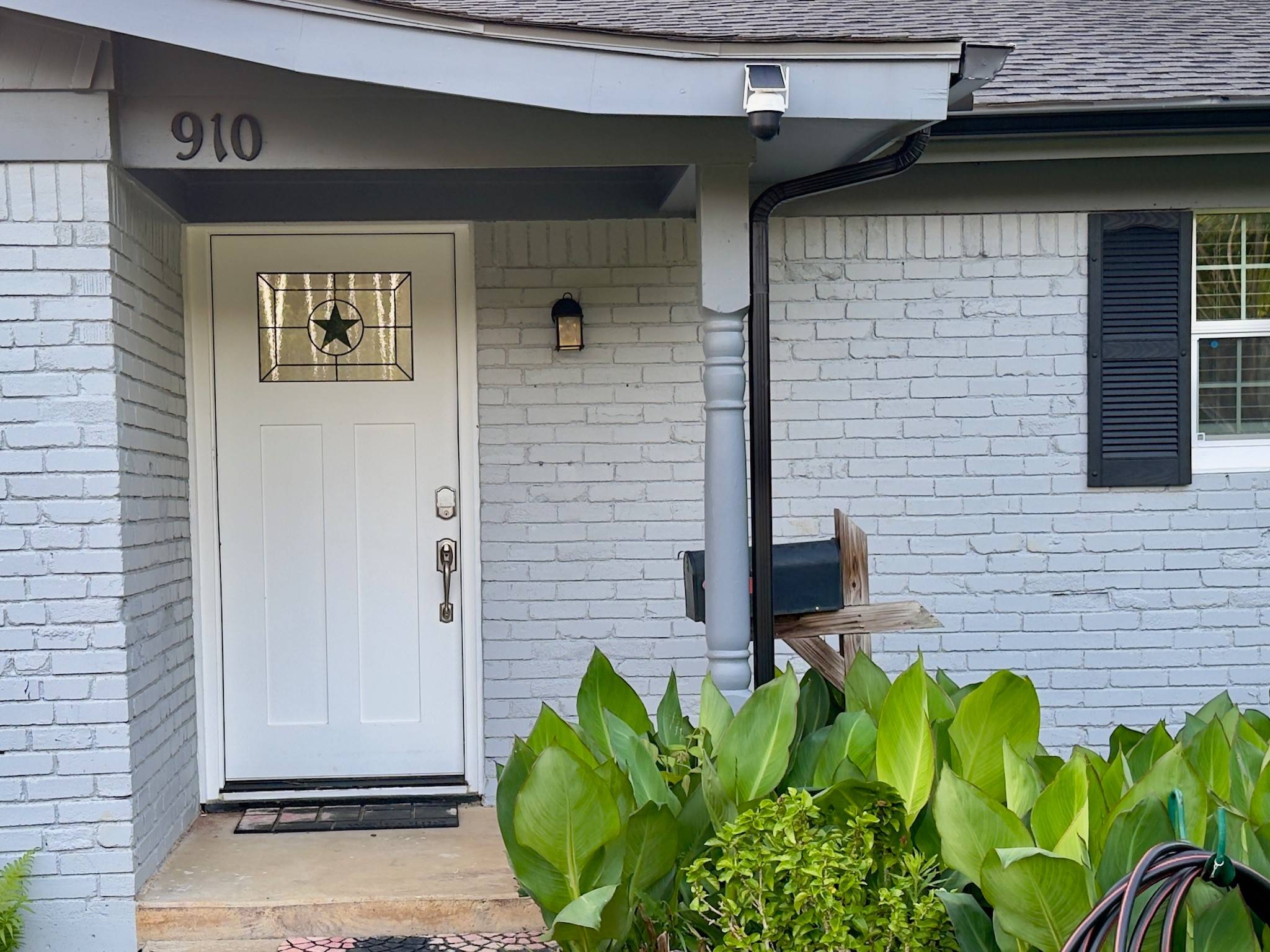 Euless, TX 76040,910 Clebud DR
