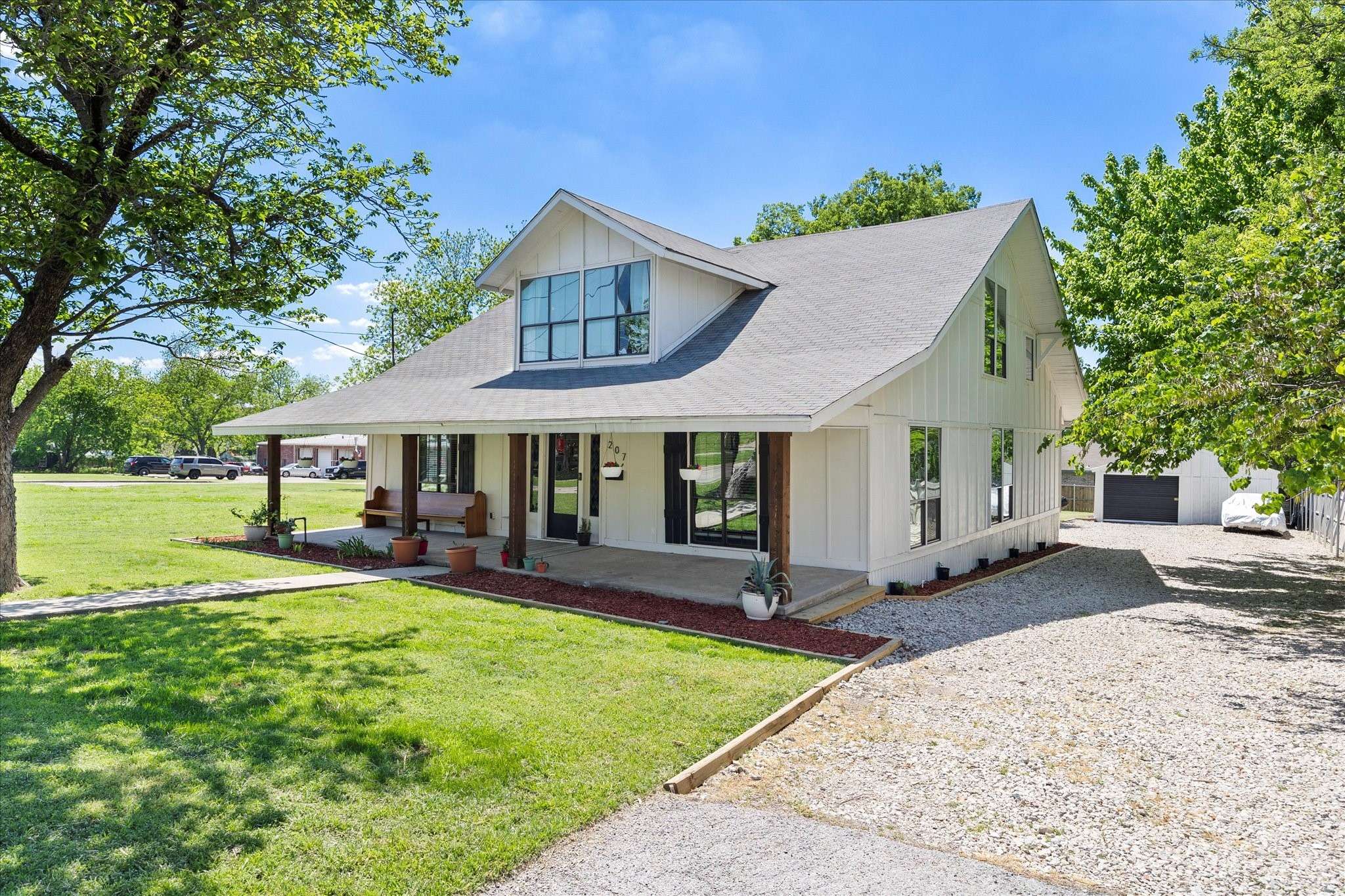 Farmersville, TX 75442,207 N Main ST