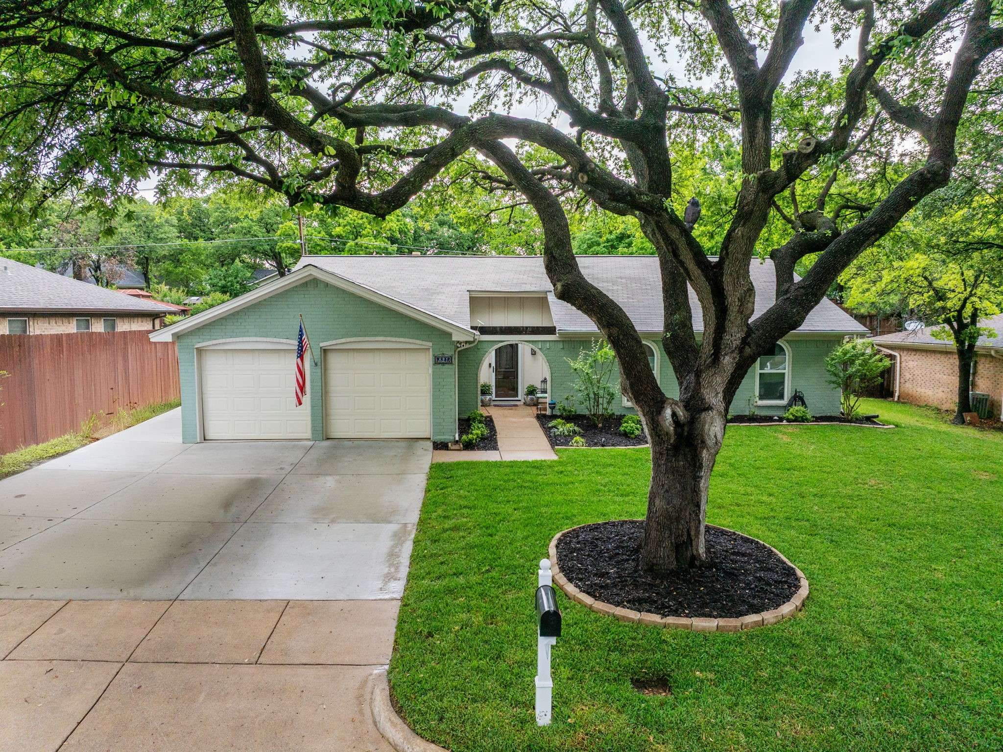 Bedford, TX 76021,821 Harwood TER