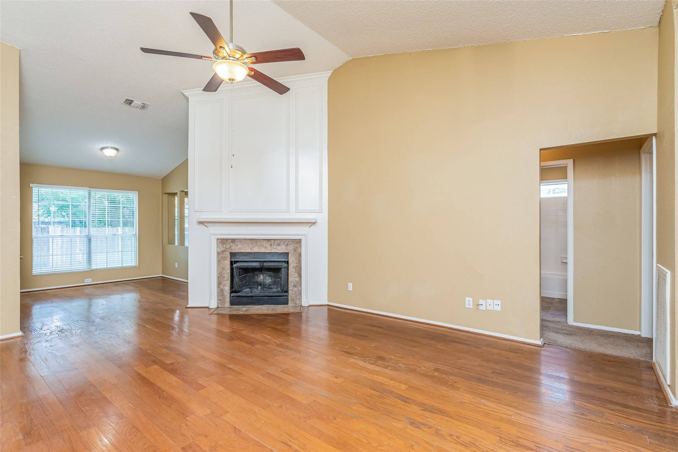 Arlington, TX 76018,100 Juniper DR