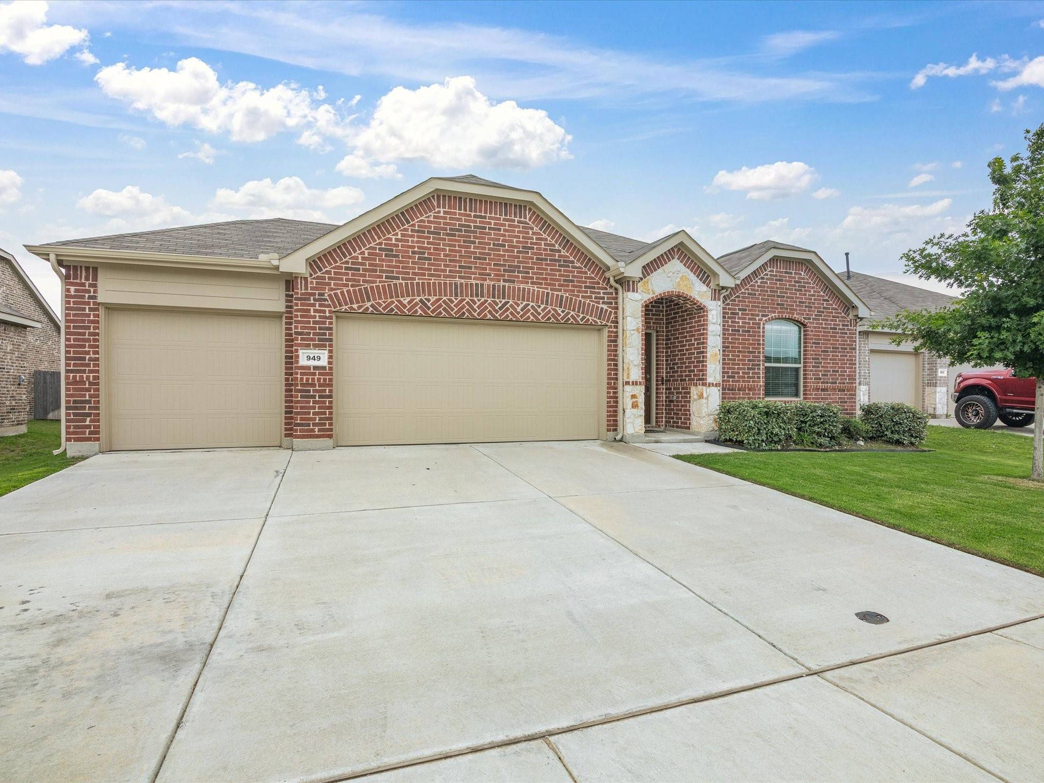 Fort Worth, TX 76052,949 Skytop DR