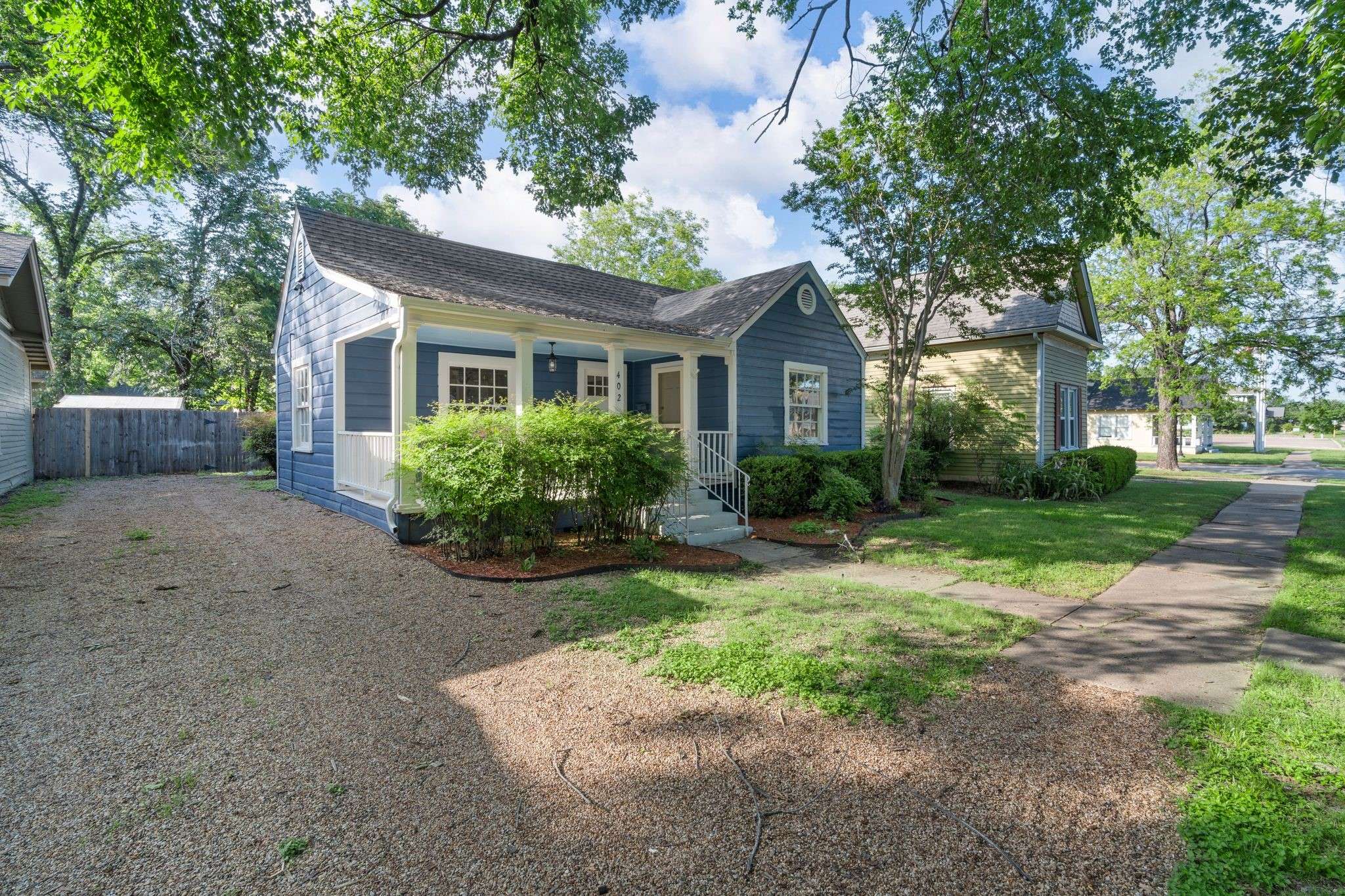 Ennis, TX 75119,402 W Belknap ST
