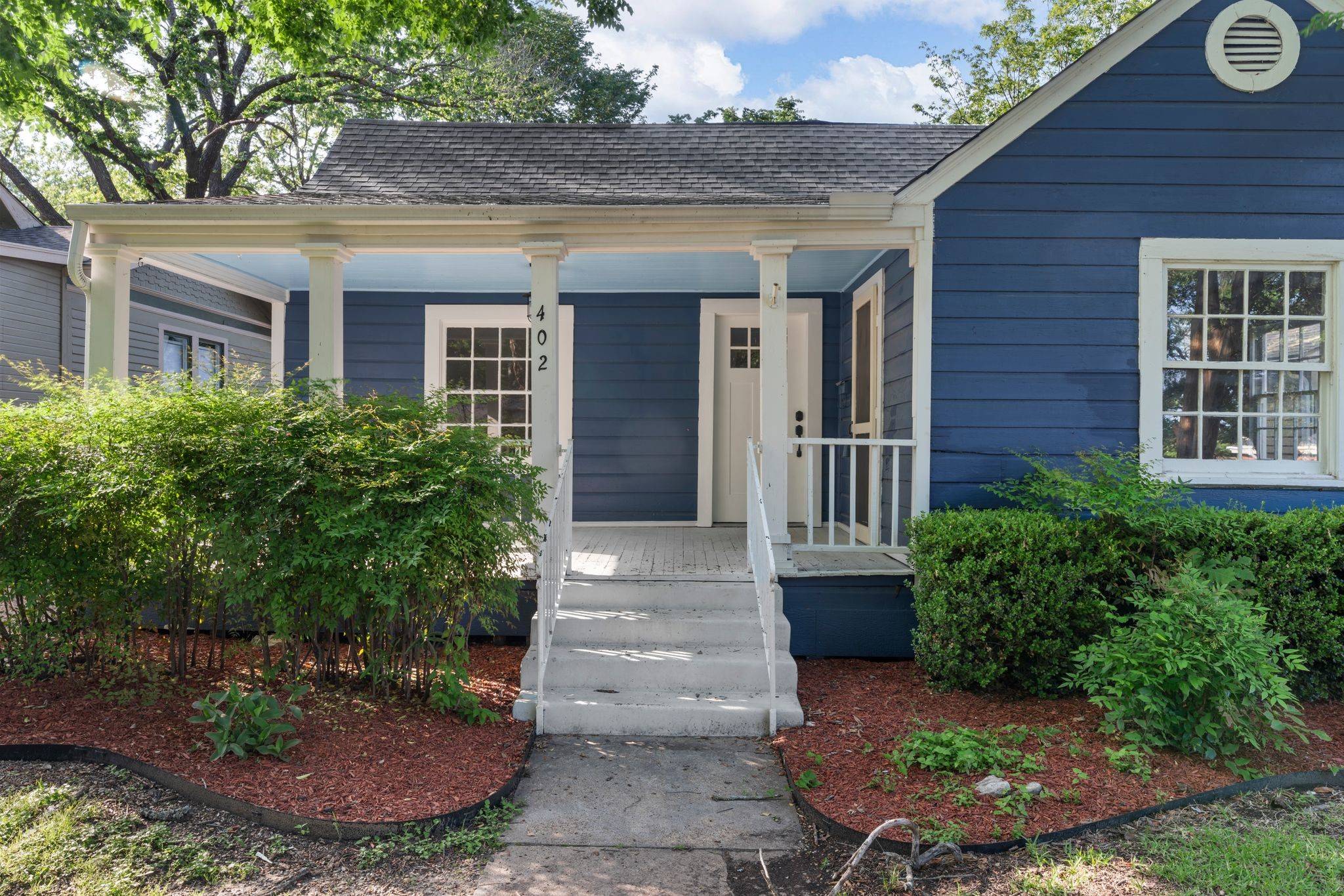 Ennis, TX 75119,402 W Belknap ST