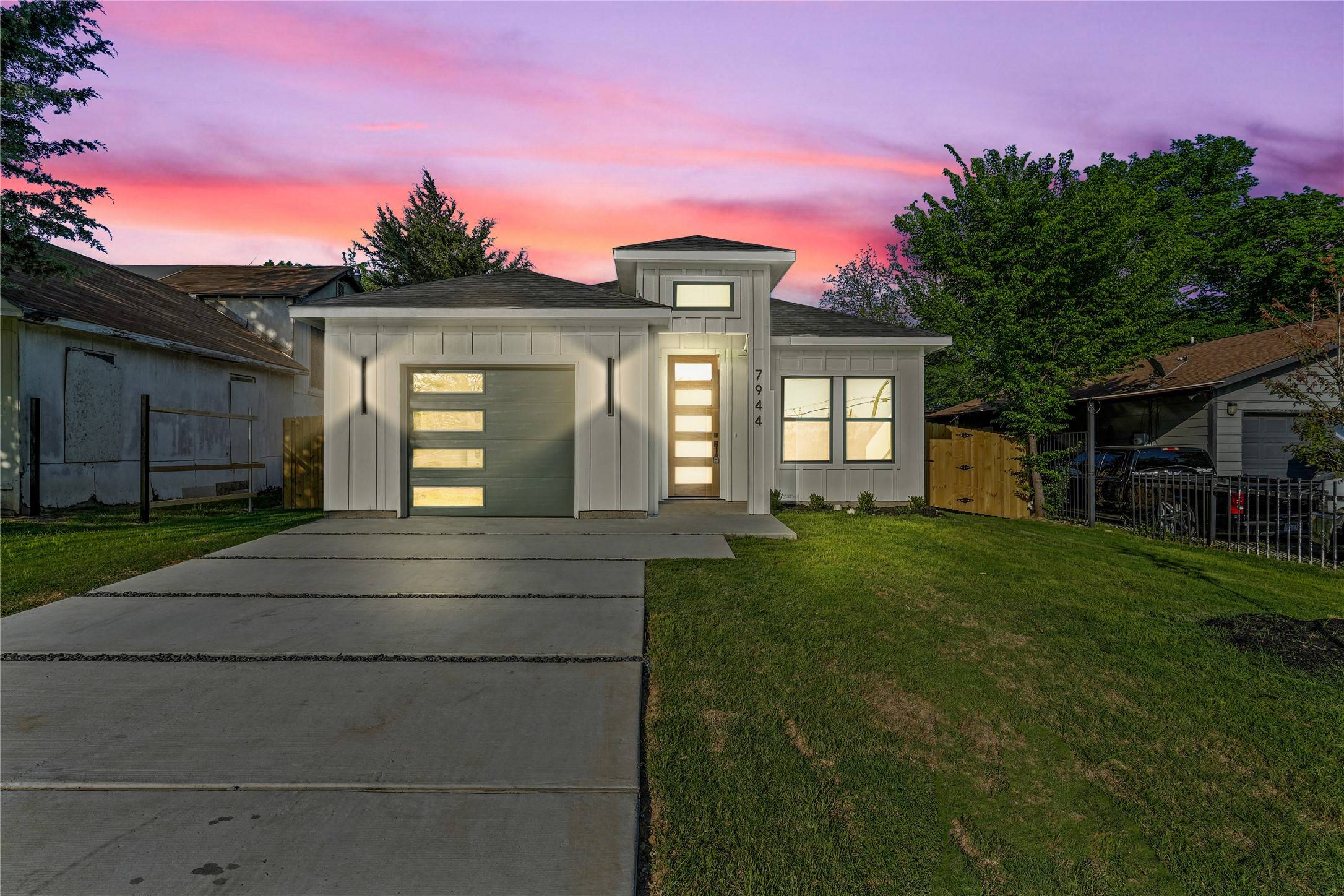 Dallas, TX 75216,7944 Ivory LN