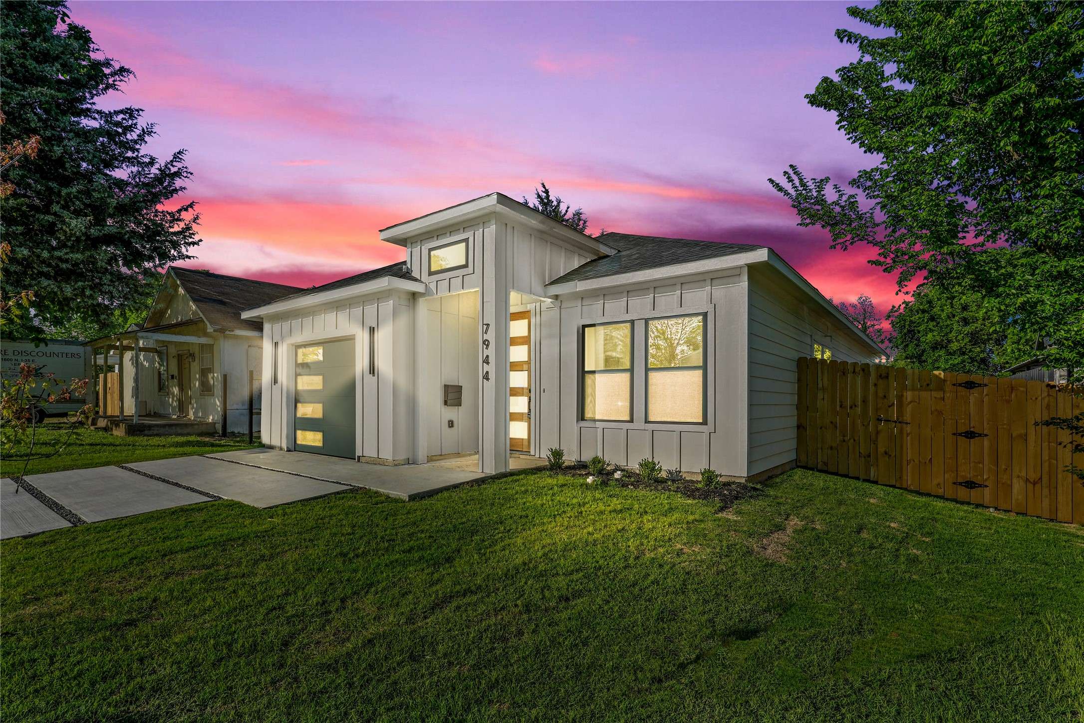 Dallas, TX 75216,7944 Ivory LN