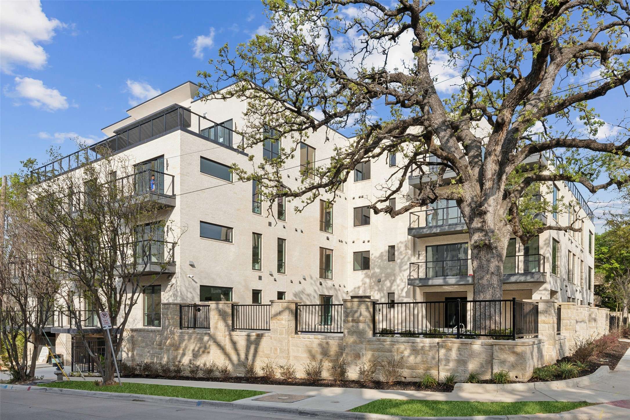Dallas, TX 75219,3601 Routh ST #PH 4A