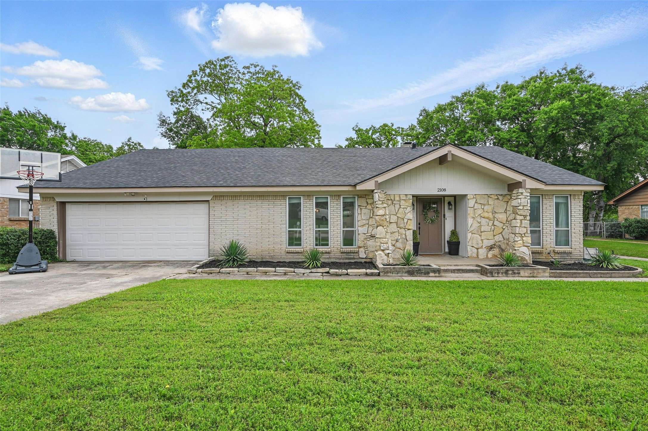Bedford, TX 76021,2108 Stonegate DR N