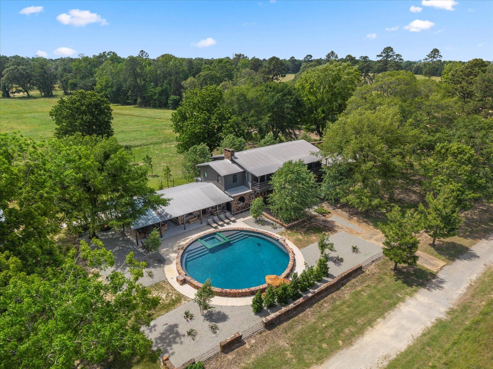 Mount Vernon, TX 75494,6114 HWY 37