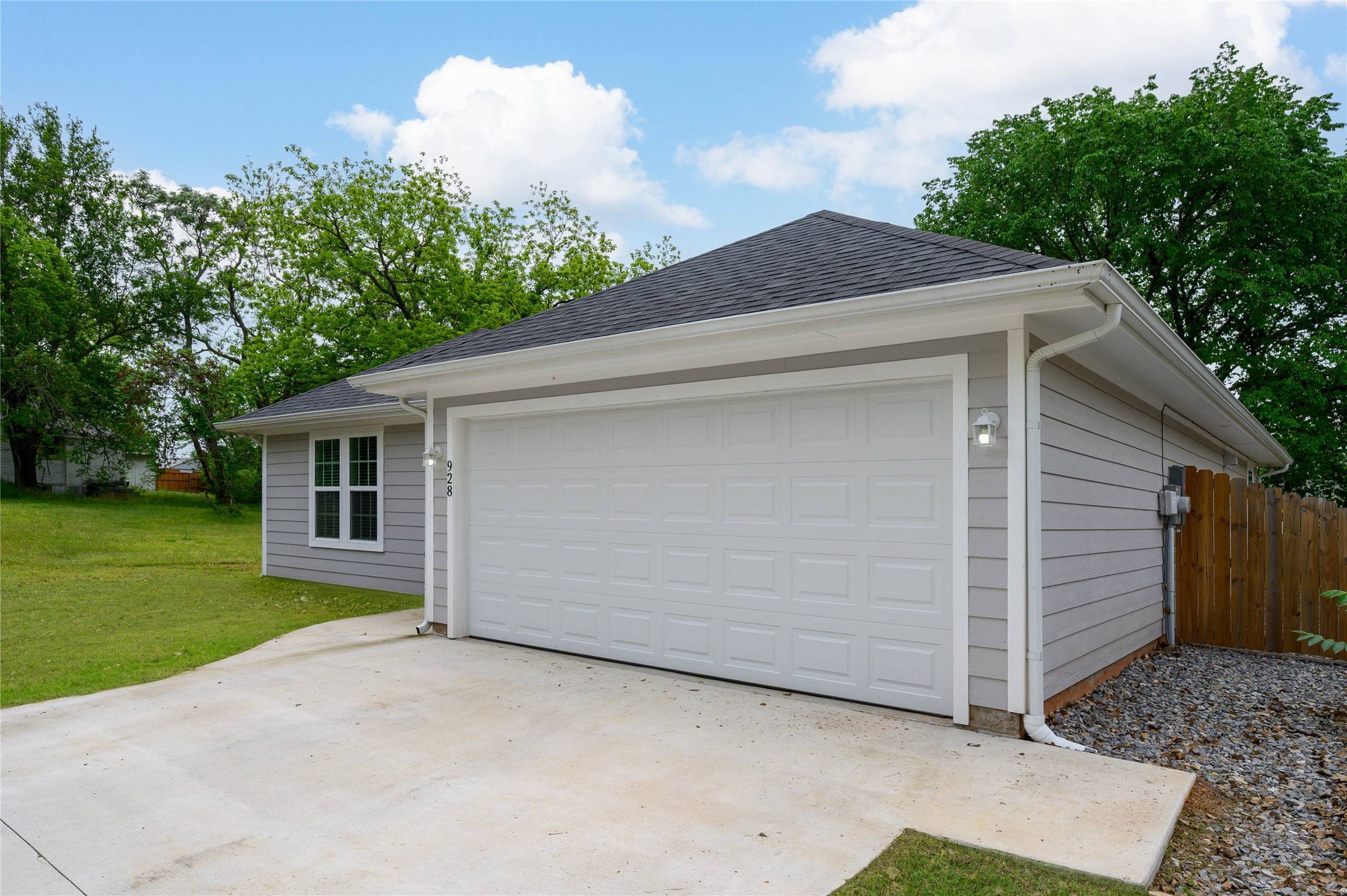 Denison, TX 75020,928 W Chase ST