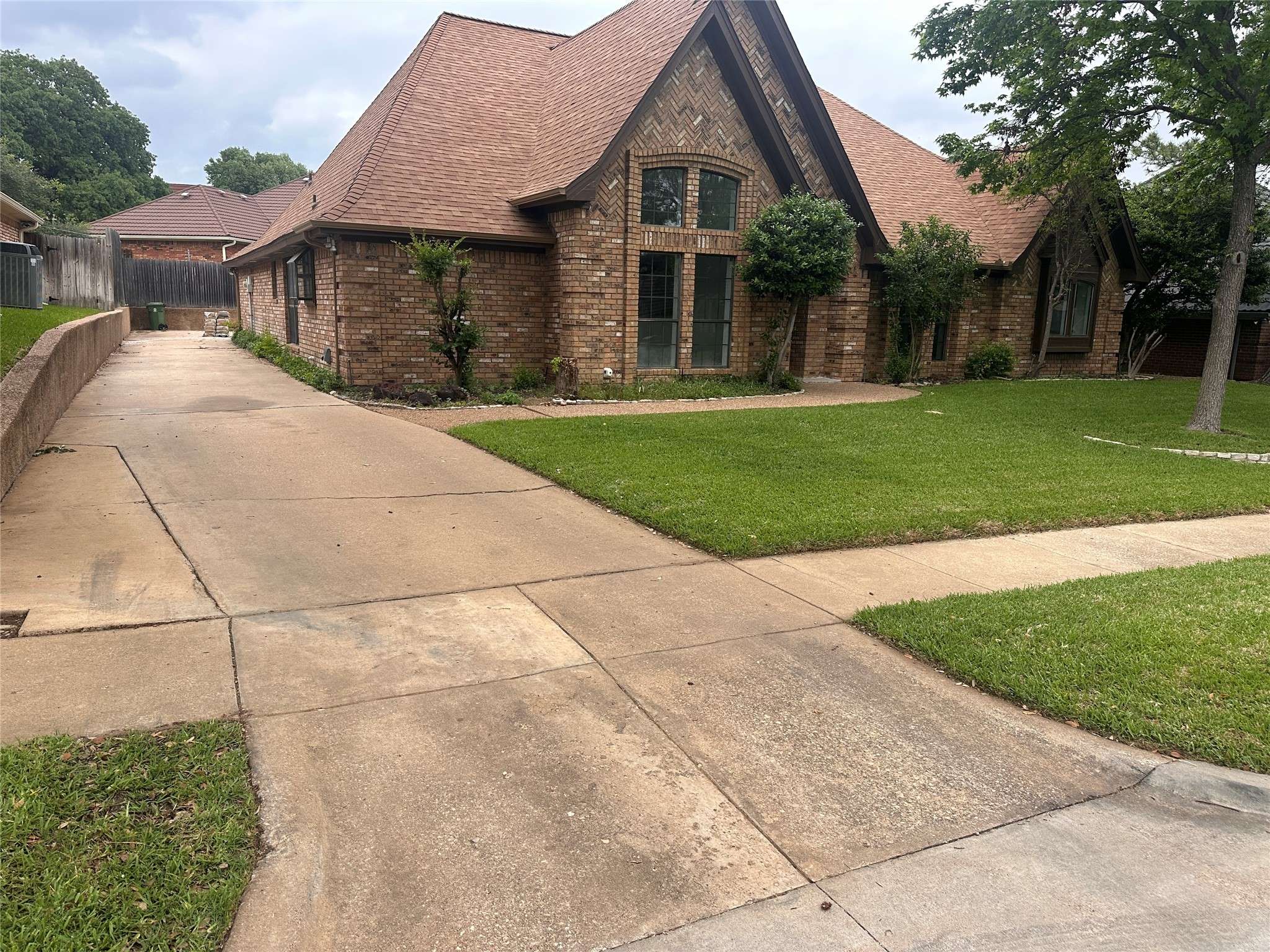 Hurst, TX 76054,532 Evergreen DR