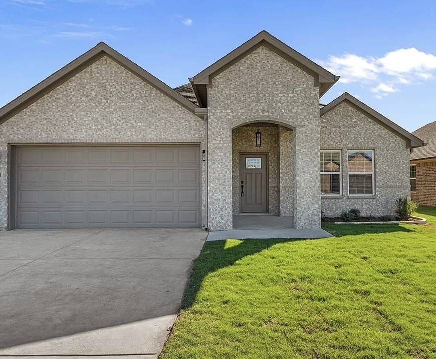 Greenville, TX 75402,901 Moseley LN