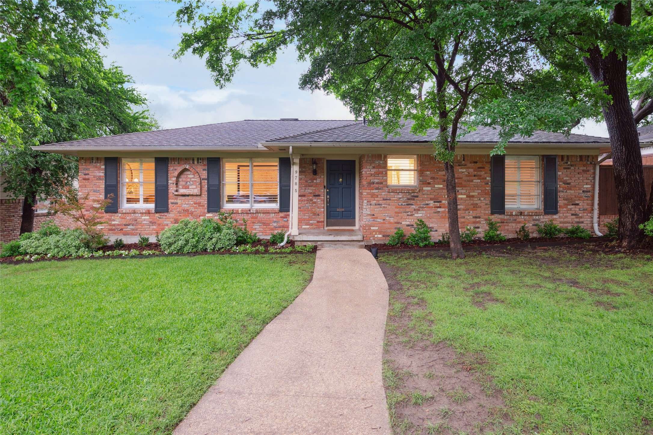 Dallas, TX 75238,9785 Maplehill DR