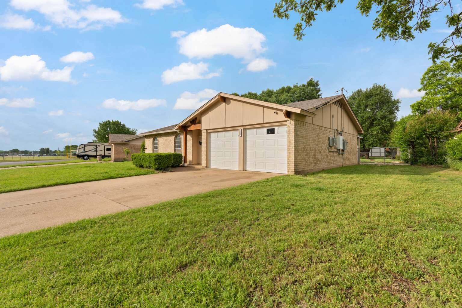 Burleson, TX 76028,521 NW Ann Lois LN