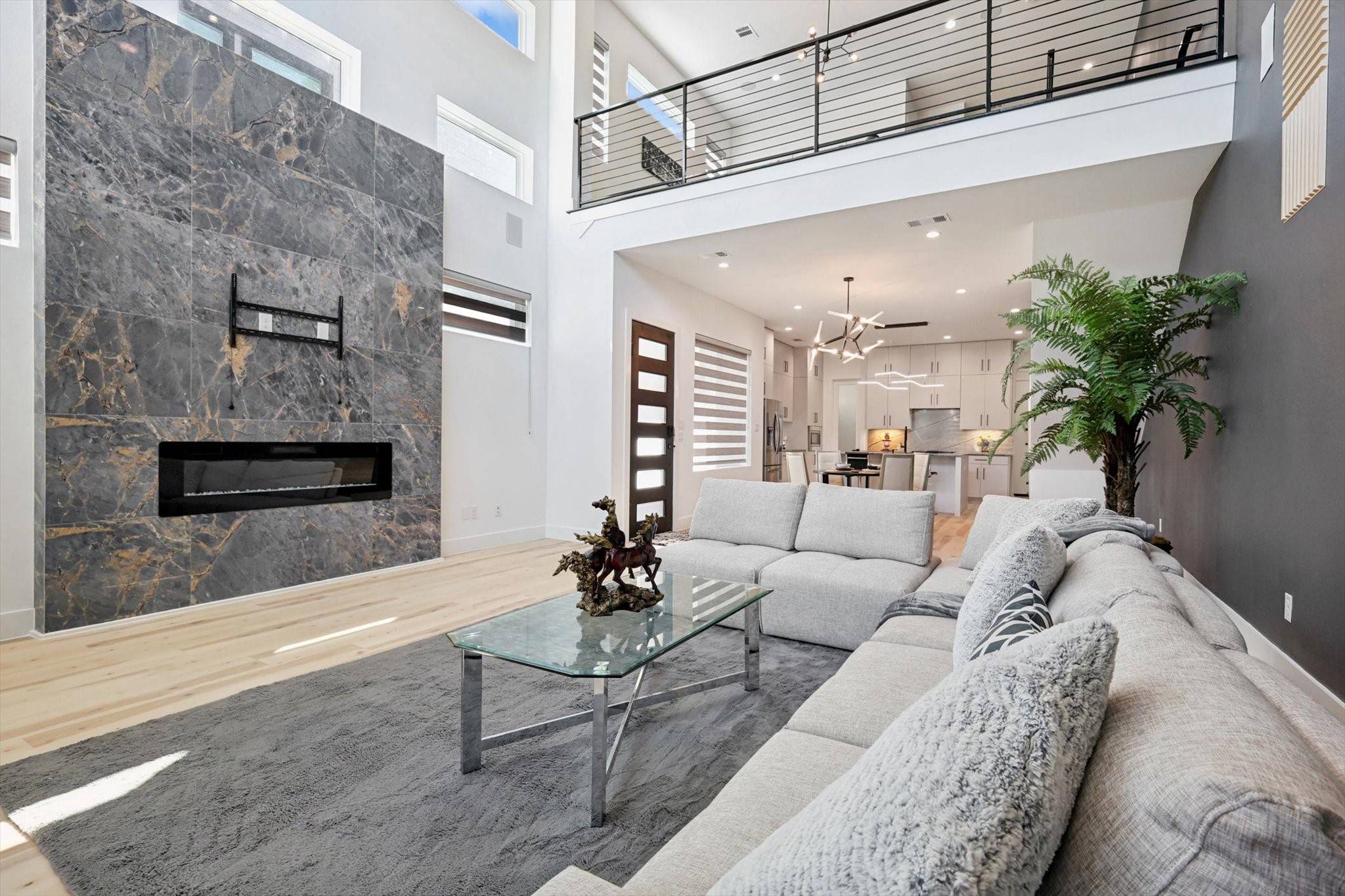 Dallas, TX 75219,2433 vagas ST